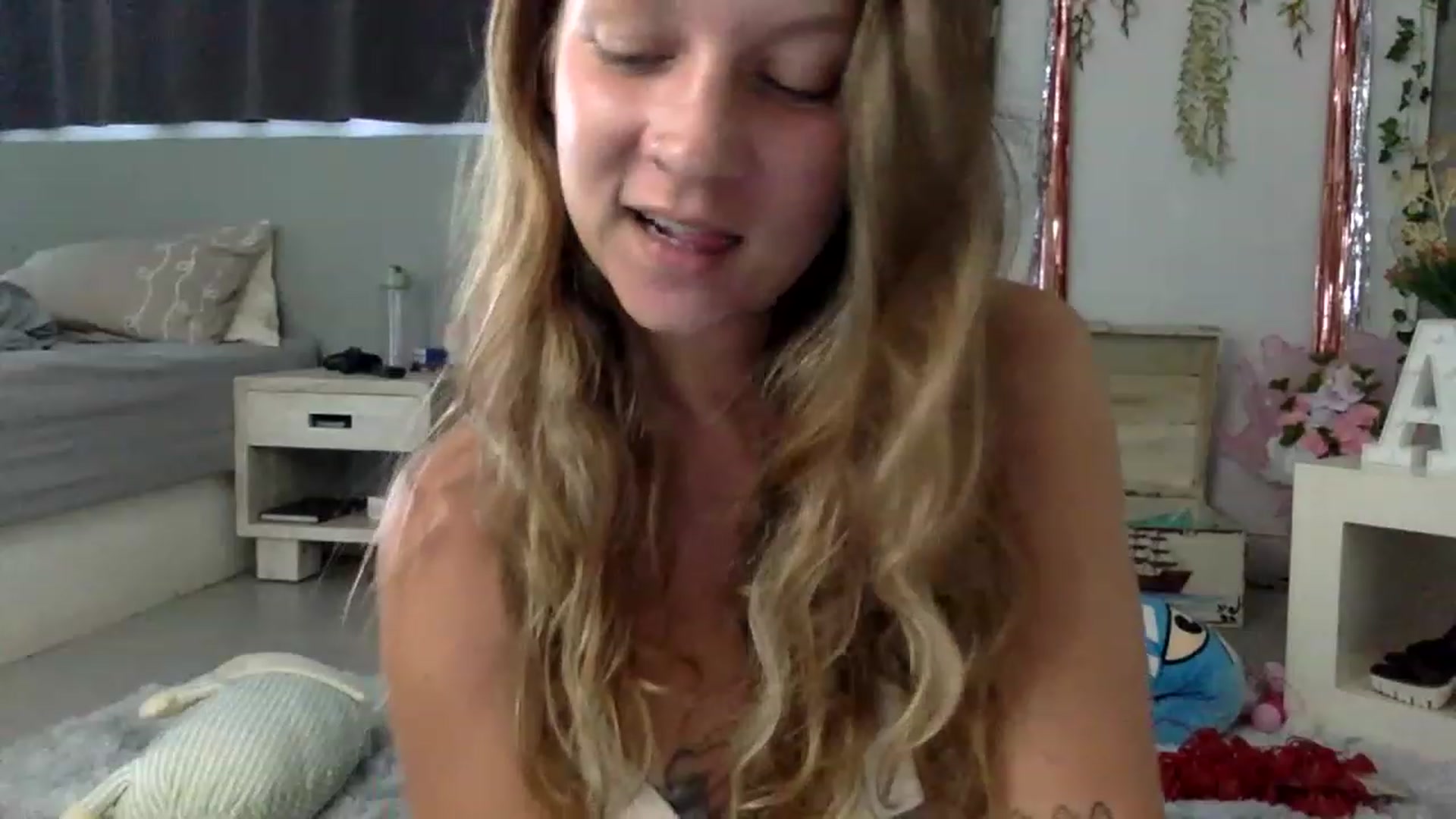Gallery image thumbnail from Qi_ra's myfreecams stream on, 03/07/2023, 09:03 image 9 of 20