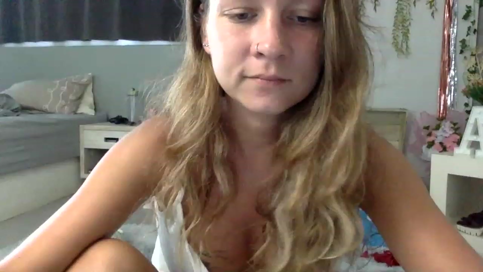 Gallery image thumbnail from Qi_ra's myfreecams stream on, 03/07/2023, 09:03 image 6 of 20