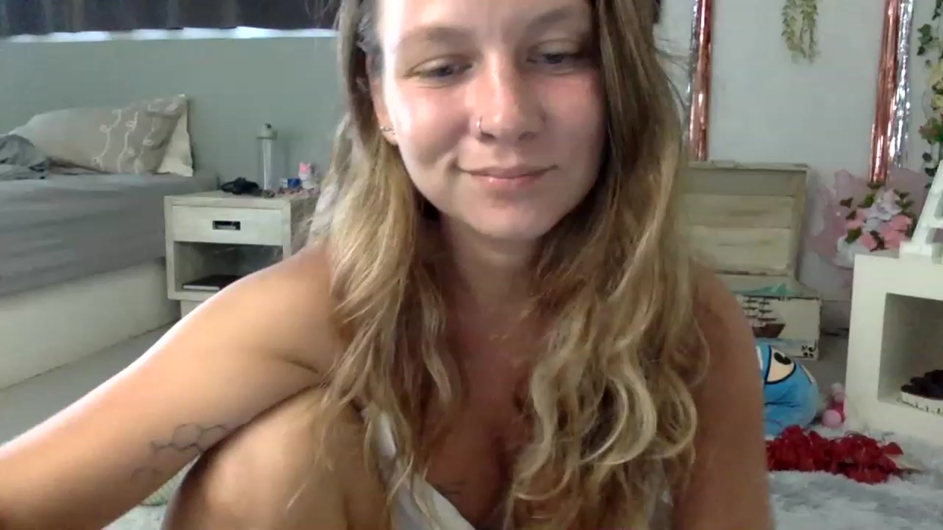 Gallery image thumbnail from Qi_ra's myfreecams stream on, 03/07/2023, 09:03 image 1 of 20