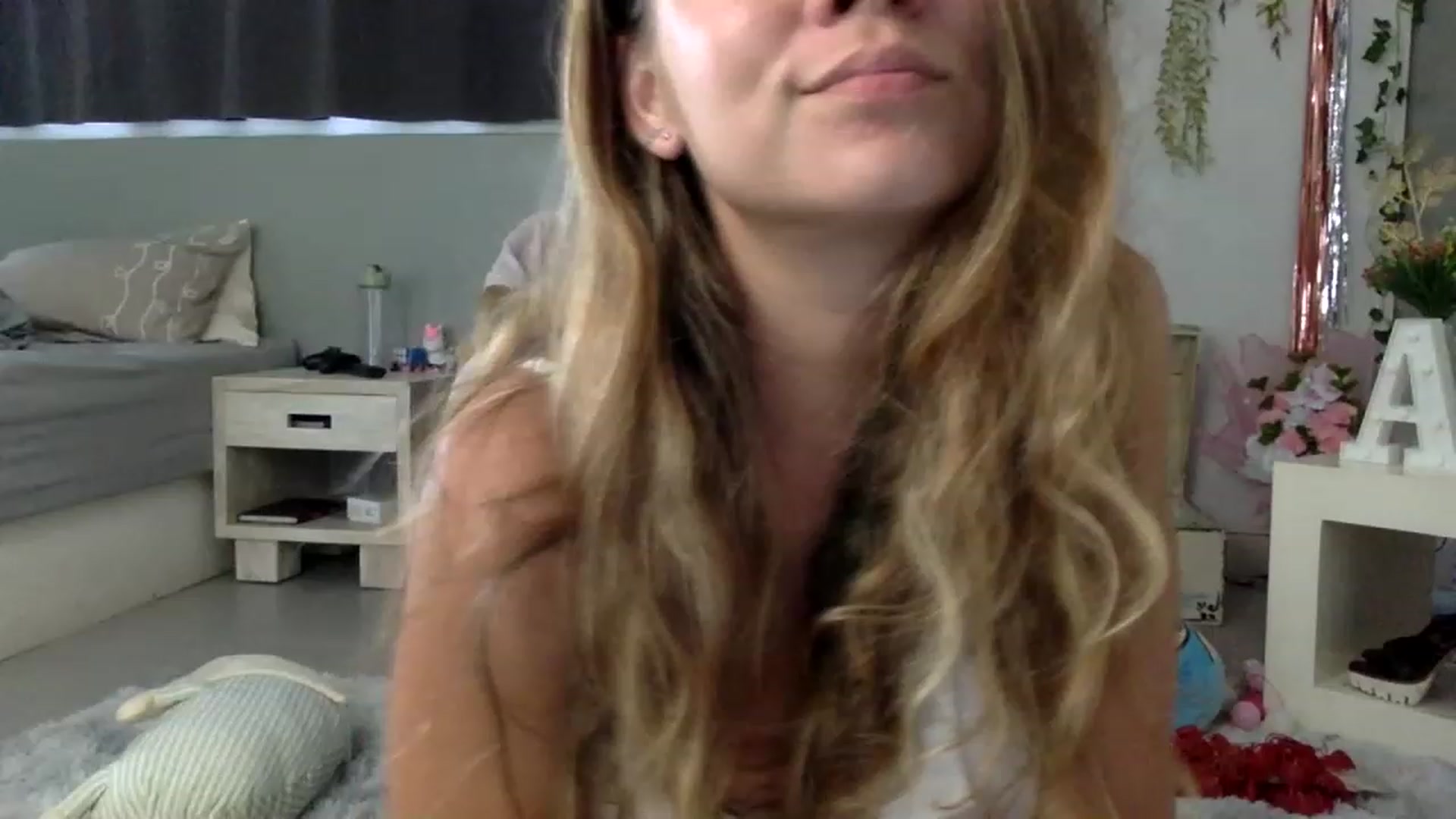 Gallery image thumbnail from Qi_ra's myfreecams stream on, 03/07/2023, 09:03 image 8 of 20