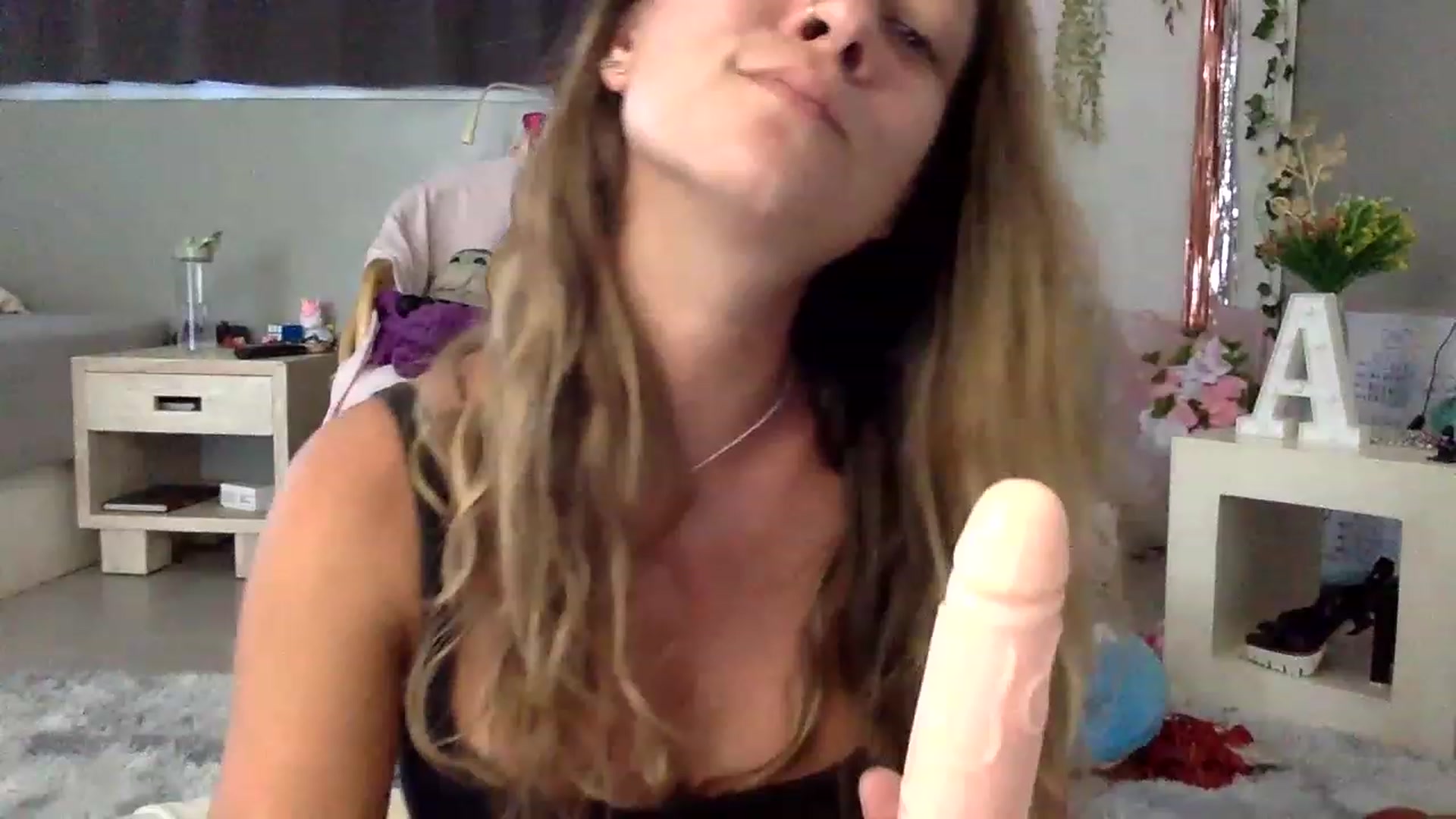 Gallery image thumbnail from Qi_ra's myfreecams stream on, 03/09/2023, 06:46 image 5 of 20