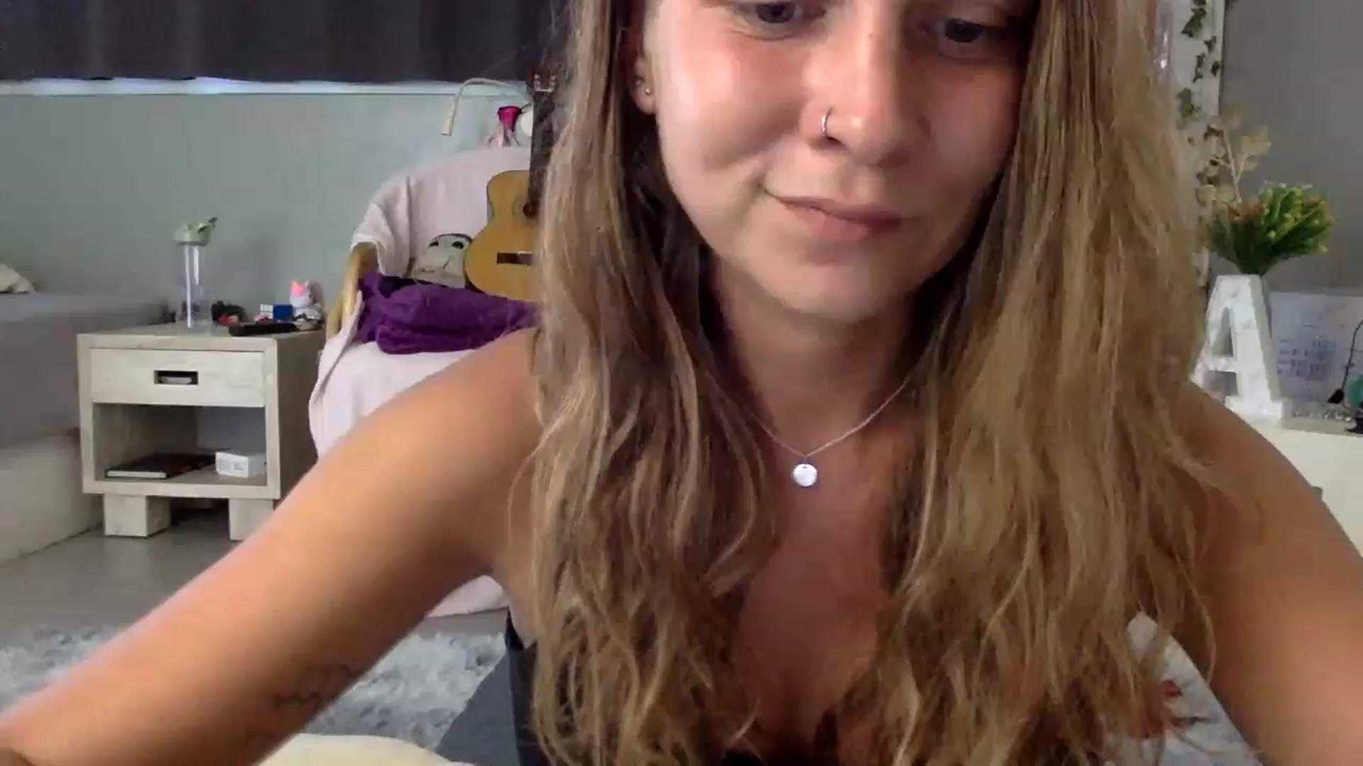 Gallery image thumbnail from Qi_ra's myfreecams stream on, 03/09/2023, 06:46 image 9 of 20