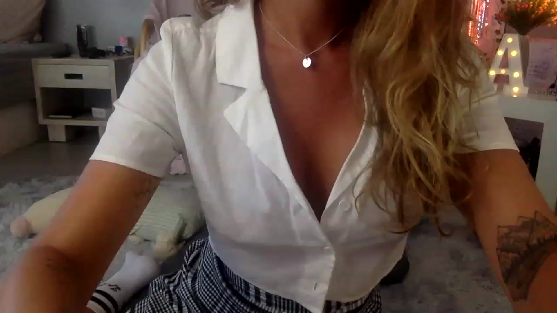Gallery image thumbnail from Qi_ra's myfreecams stream on, 03/10/2023, 05:19 image 6 of 20