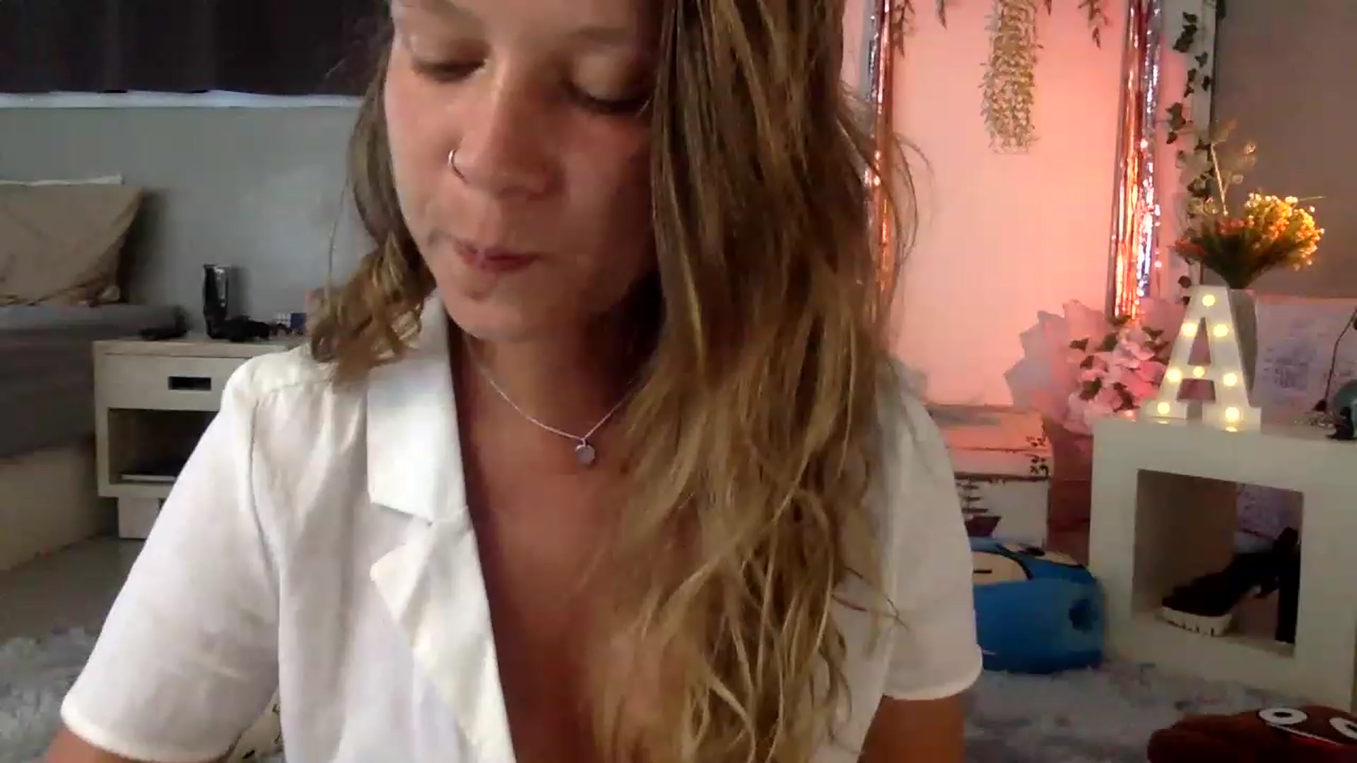 Gallery image thumbnail from Qi_ra's myfreecams stream on, 03/10/2023, 06:35 image 15 of 20