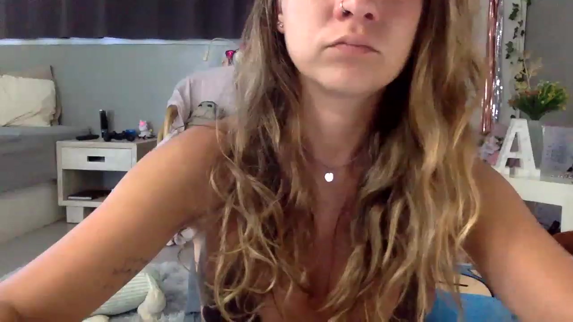Gallery image thumbnail from Qi_ra's myfreecams stream on, 03/12/2023, 06:13 image 15 of 20