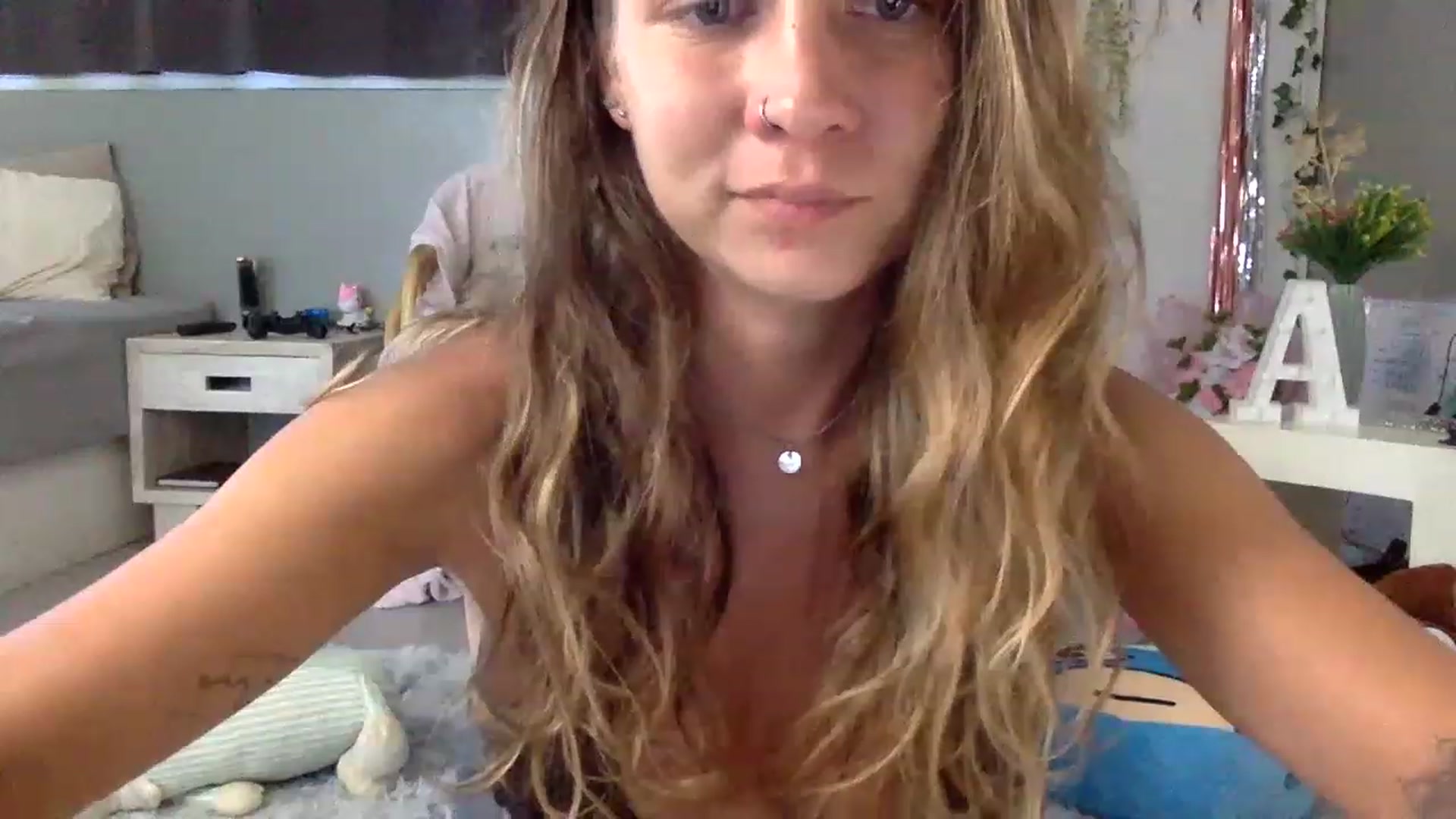 Gallery image thumbnail from Qi_ra's myfreecams stream on, 03/12/2023, 06:13 image 7 of 20