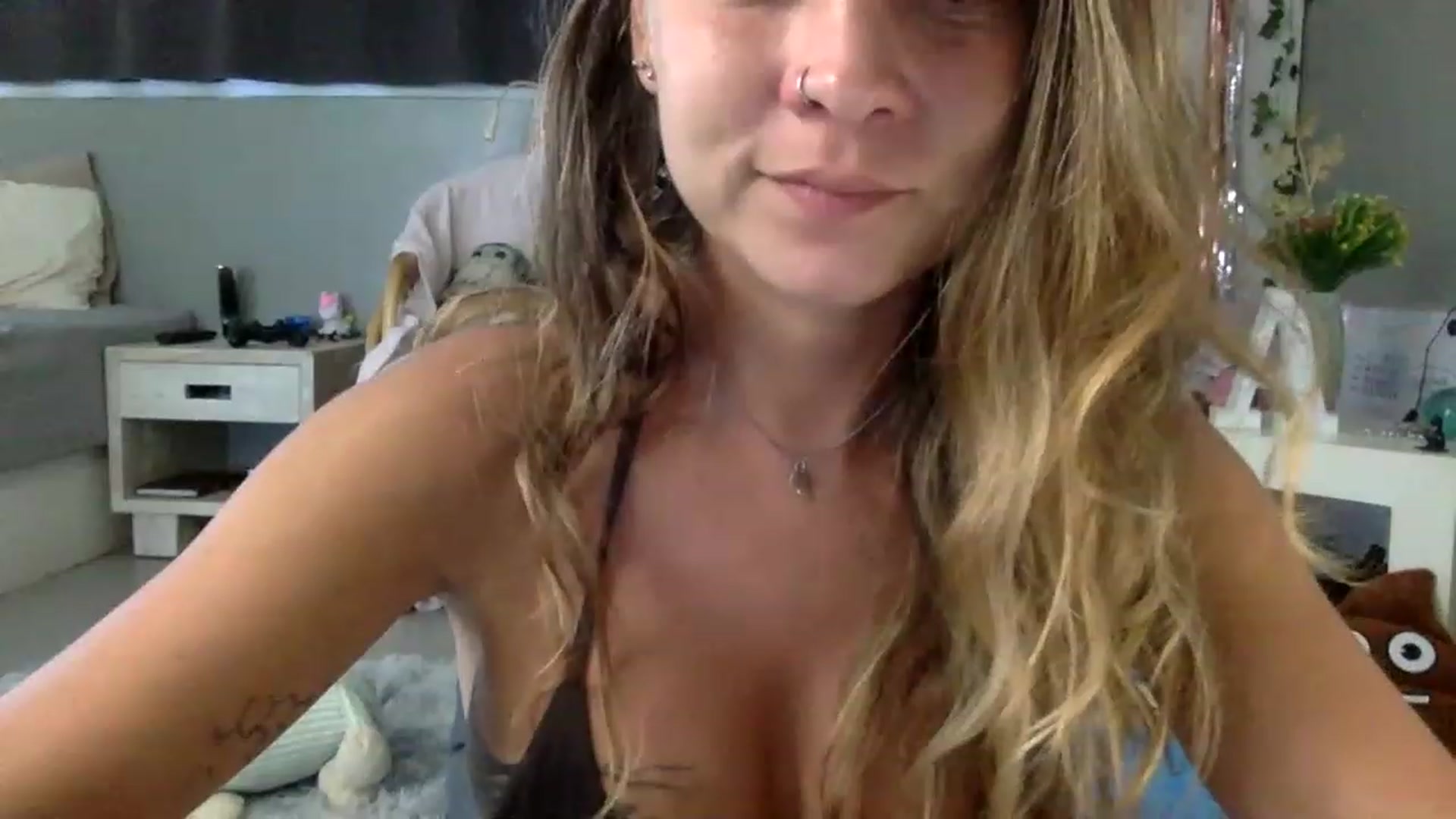 Gallery image thumbnail from Qi_ra's myfreecams stream on, 03/12/2023, 06:13 image 3 of 20