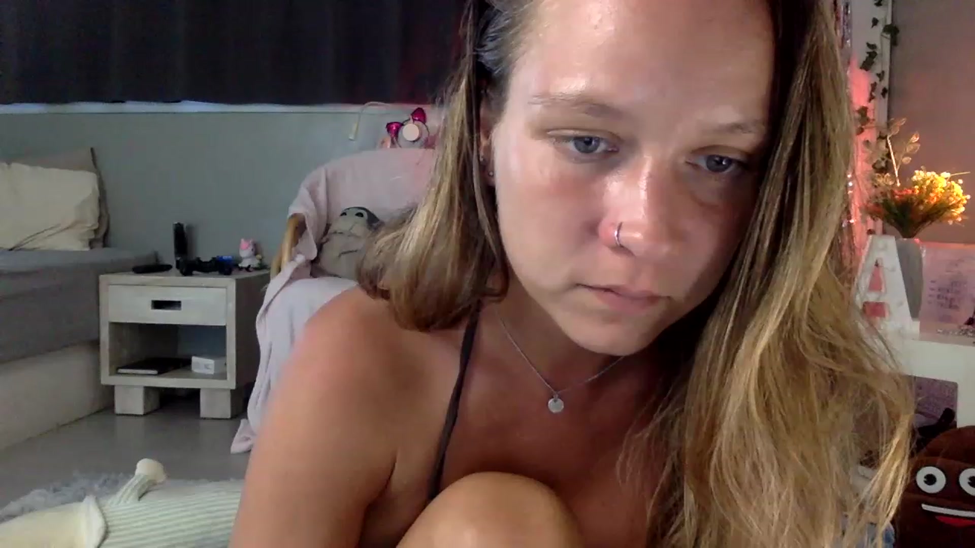 Gallery image thumbnail from Qi_ra's myfreecams stream on, 03/12/2023, 09:37 image 19 of 20