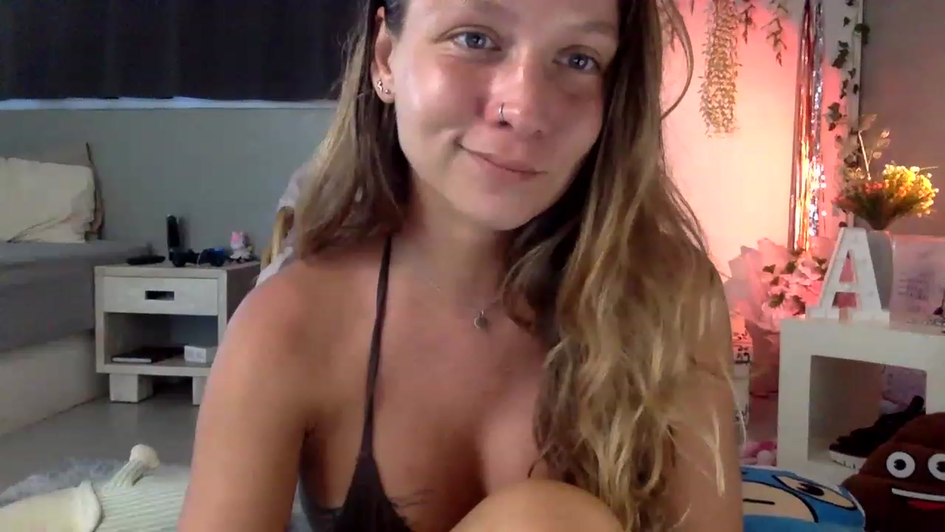 Gallery image thumbnail from Qi_ra's myfreecams stream on, 03/12/2023, 09:37 image 16 of 20