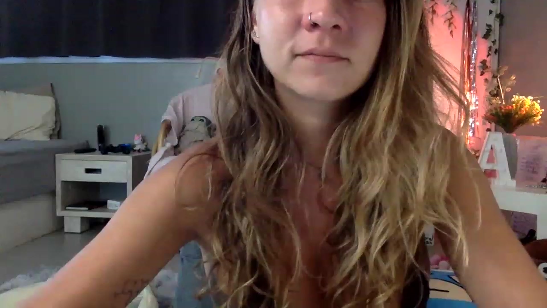 Gallery image thumbnail from Qi_ra's myfreecams stream on, 03/12/2023, 09:37 image 17 of 20