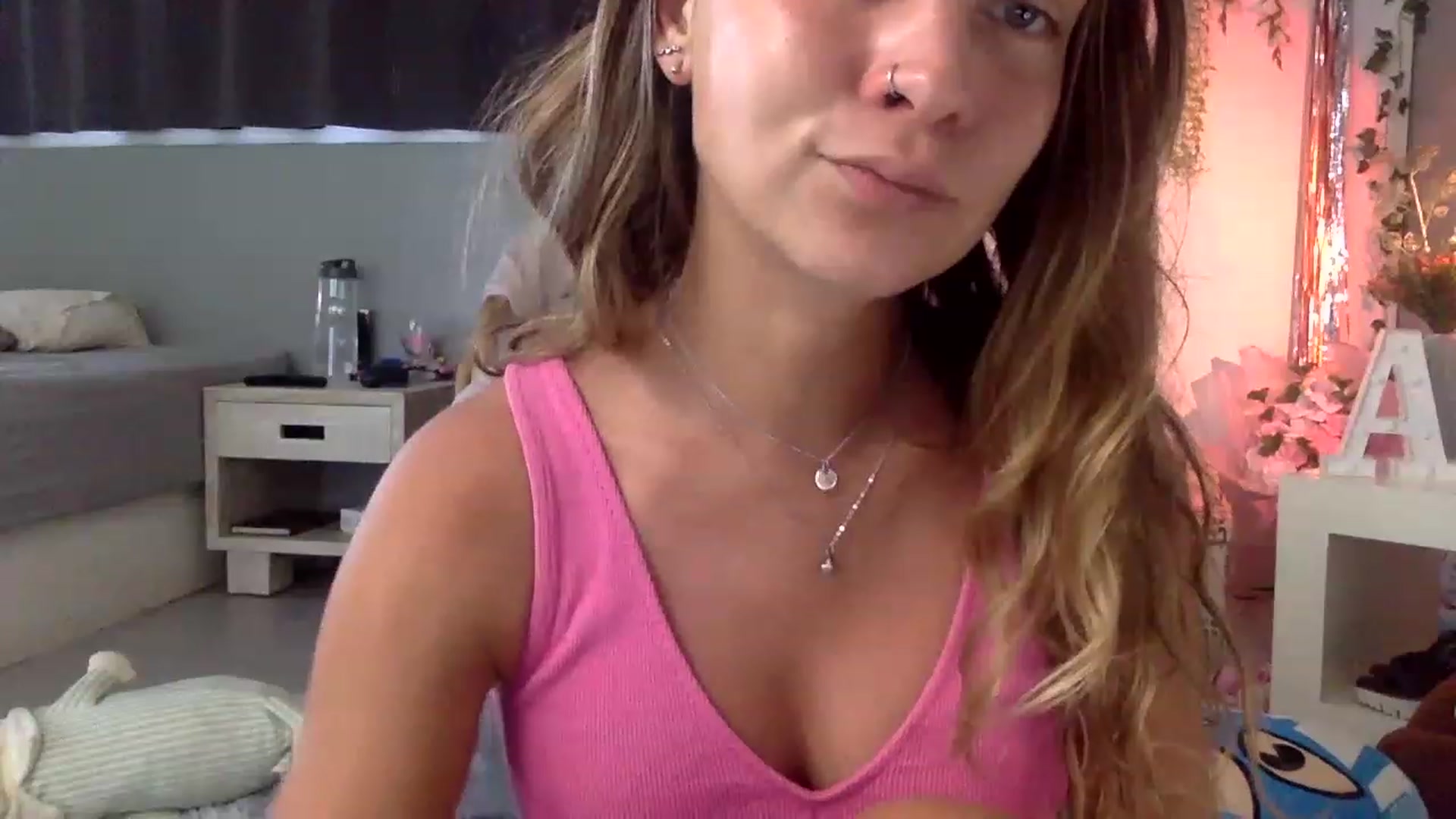 Gallery image thumbnail from Qi_ra's myfreecams stream on, 03/13/2023, 02:07 image 13 of 20