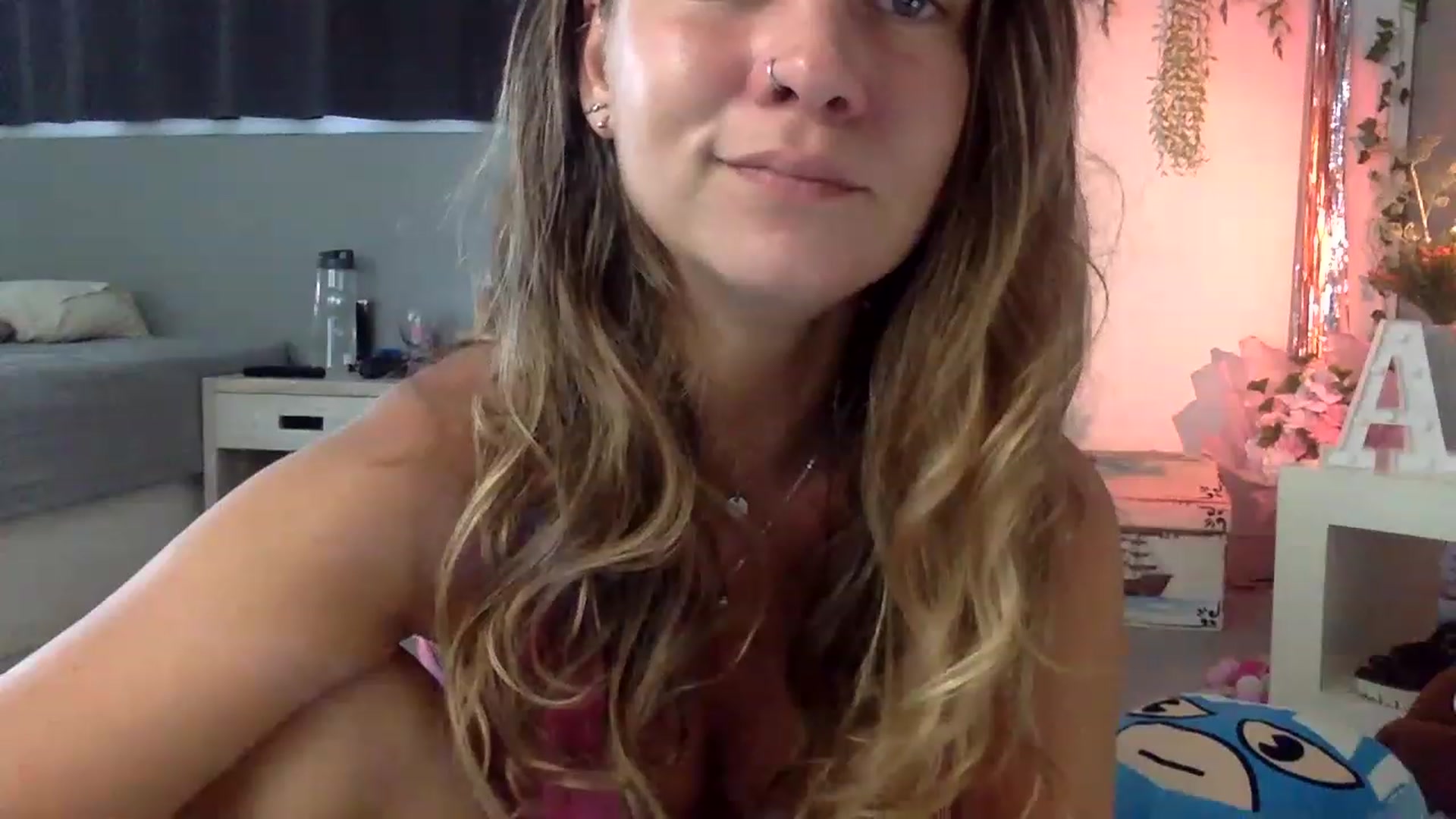 Gallery image thumbnail from Qi_ra's myfreecams stream on, 03/13/2023, 02:07 image 11 of 20