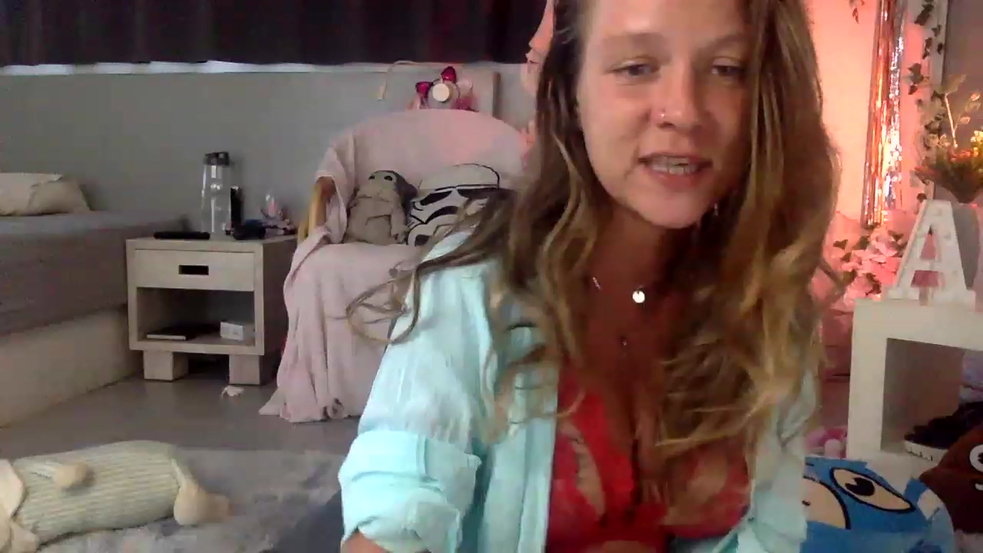 Gallery image thumbnail from Qi_ra's myfreecams stream on, 03/13/2023, 03:32 image 12 of 20