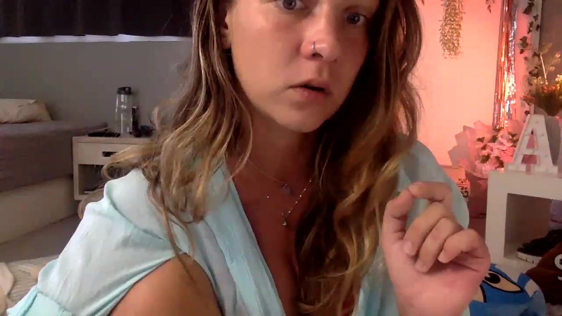 Gallery image thumbnail from Qi_ra's myfreecams stream on, 03/13/2023, 03:32 image 13 of 20