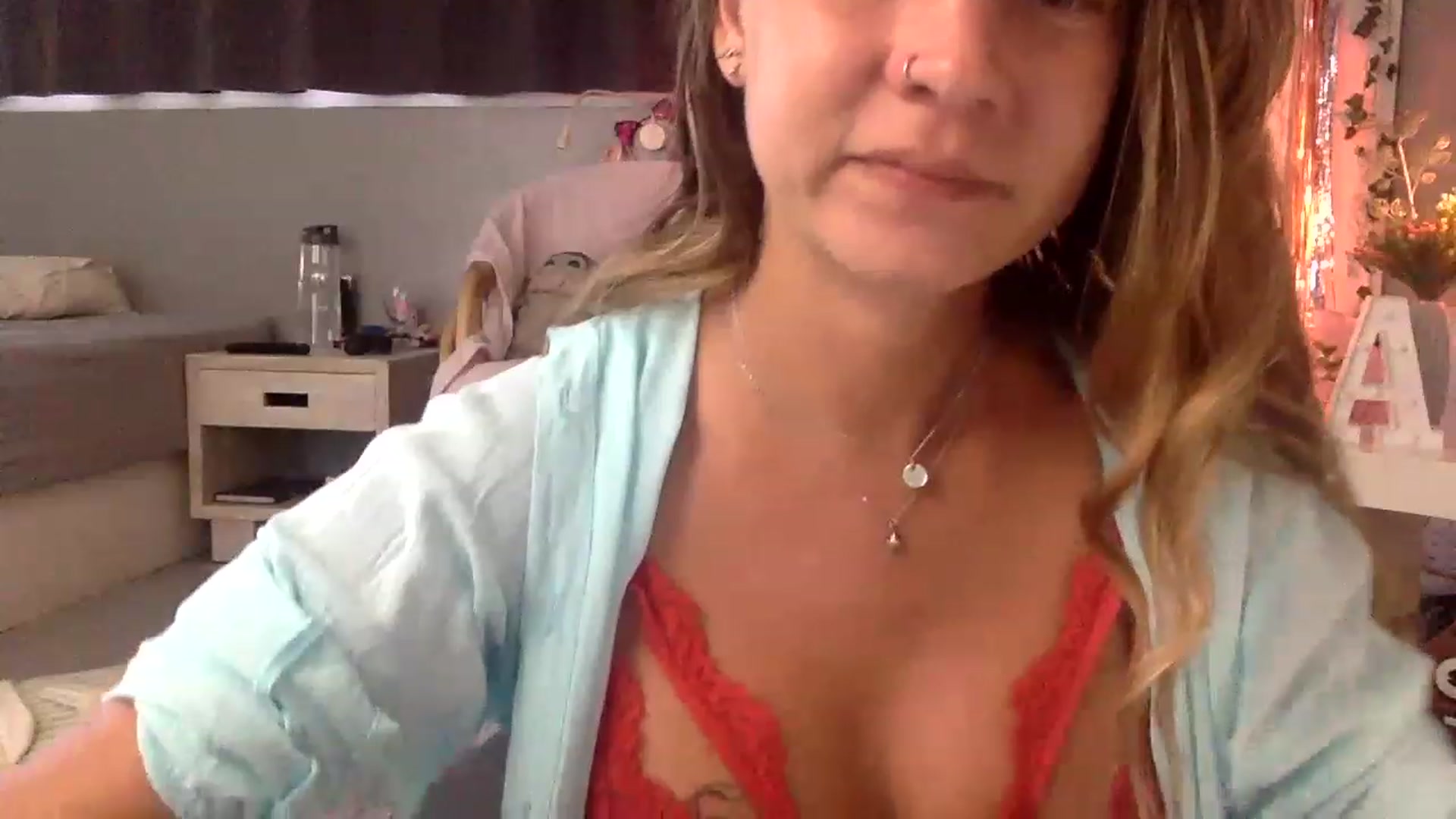 Gallery image thumbnail from Qi_ra's myfreecams stream on, 03/13/2023, 03:32 image 8 of 20