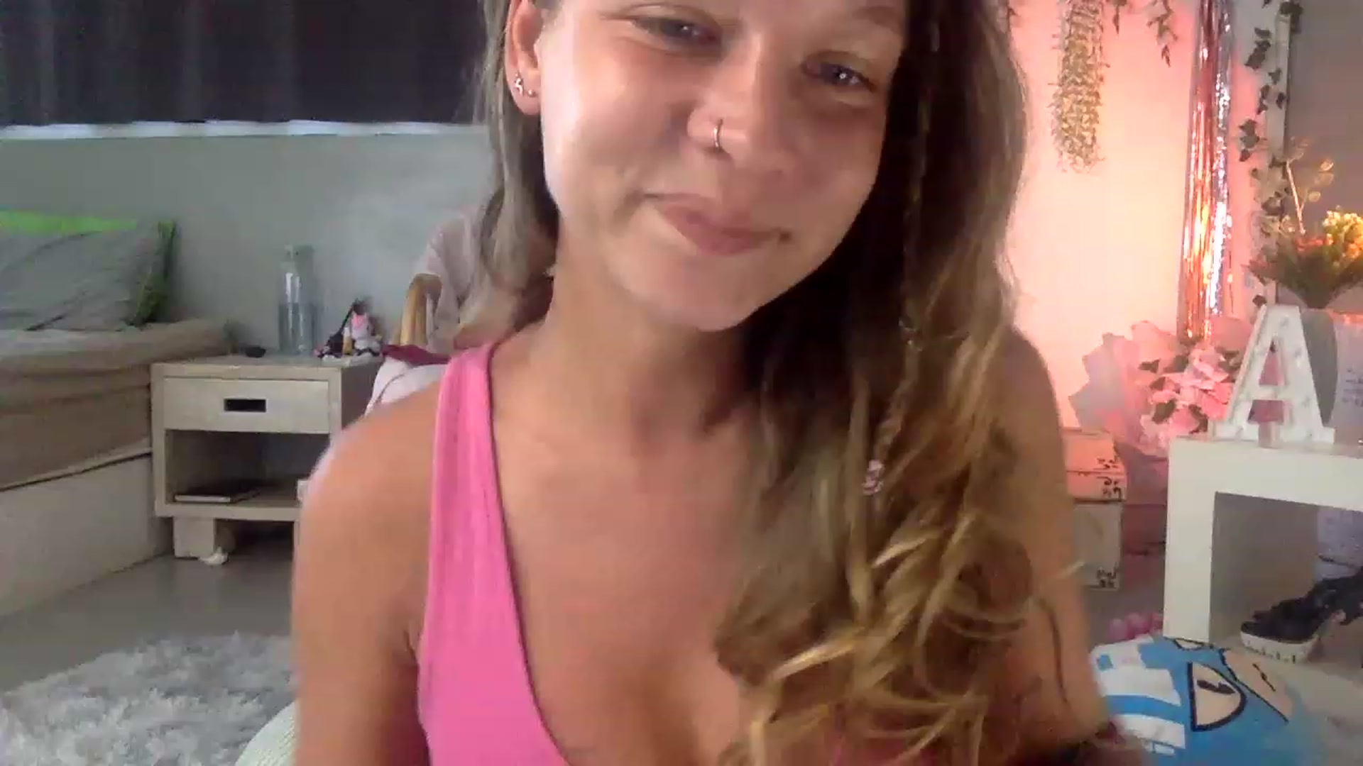 Gallery image thumbnail from Qi_ra's myfreecams stream on, 03/18/2023, 02:41 image 1 of 20