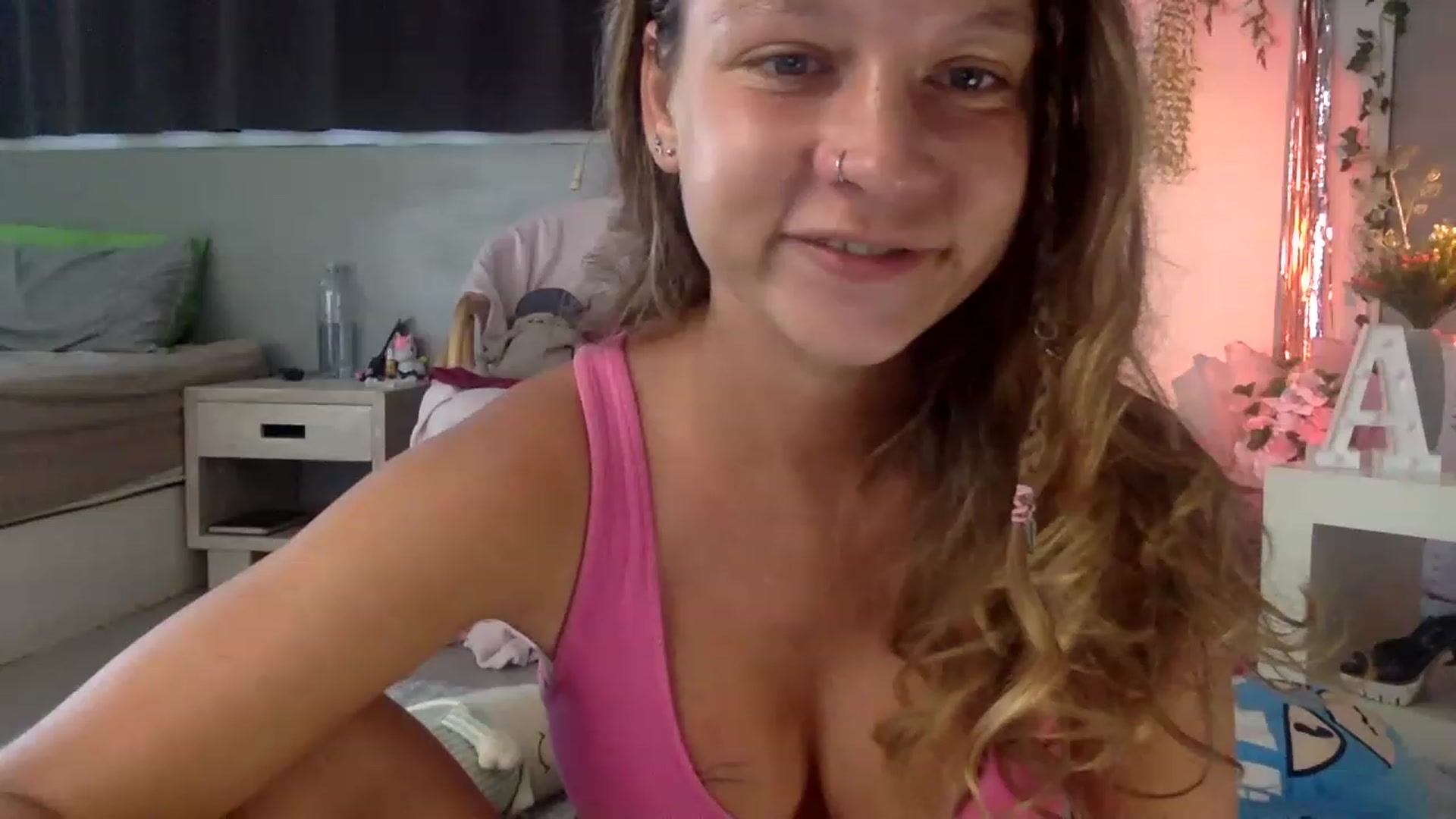 Gallery image thumbnail from Qi_ra's myfreecams stream on, 03/18/2023, 02:41 image 19 of 20