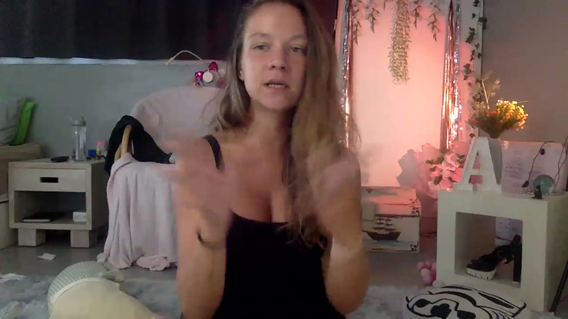 Gallery image thumbnail from Qi_ra's myfreecams stream on, 03/23/2023, 02:26 image 4 of 20