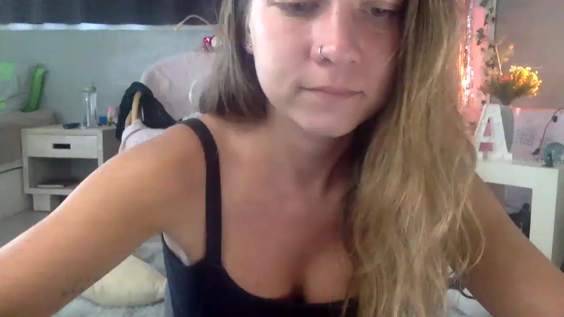 Gallery image thumbnail from Qi_ra's myfreecams stream on, 03/23/2023, 02:26 image 18 of 20