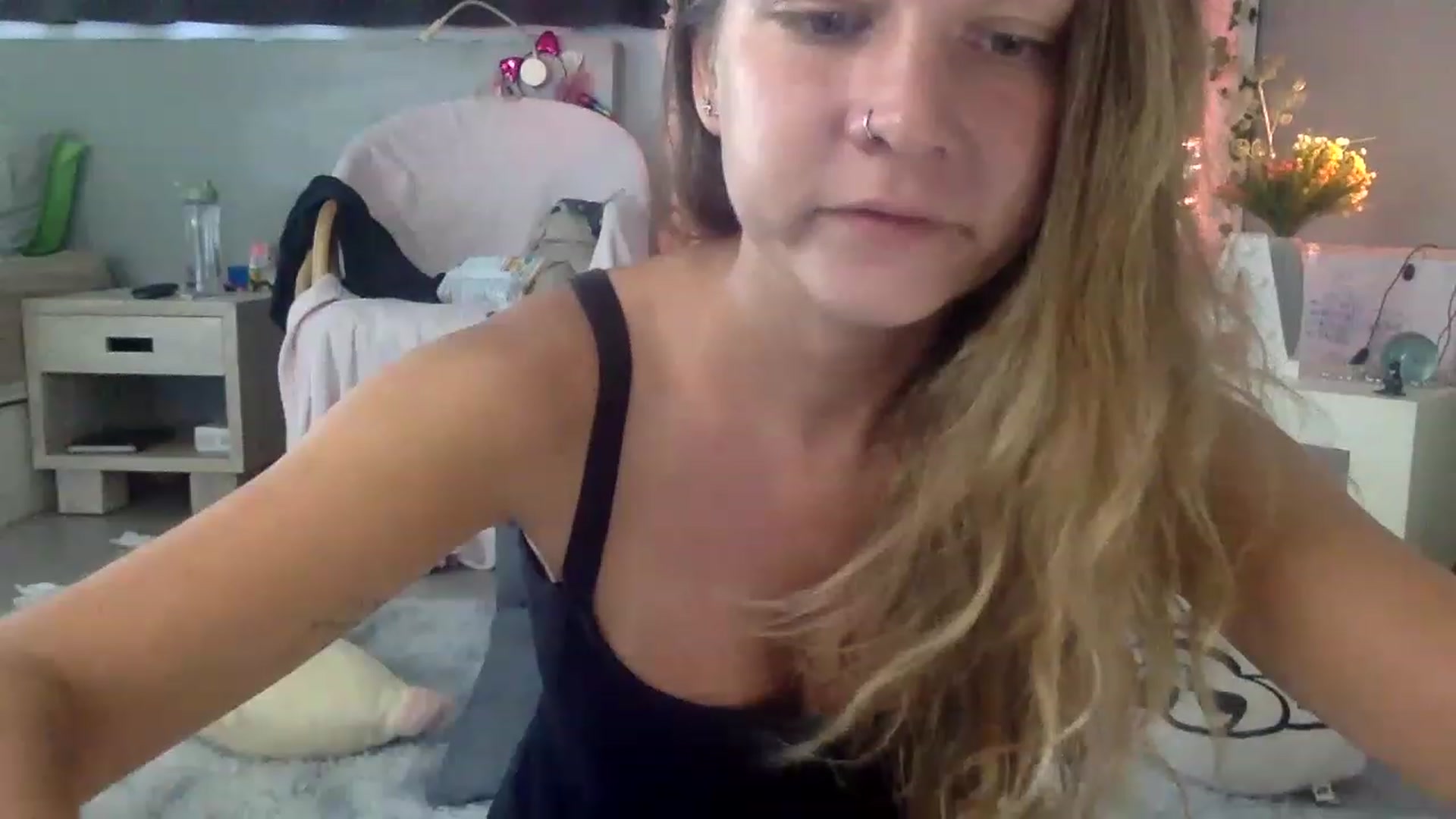 Gallery image thumbnail from Qi_ra's myfreecams stream on, 03/23/2023, 02:26 image 7 of 20