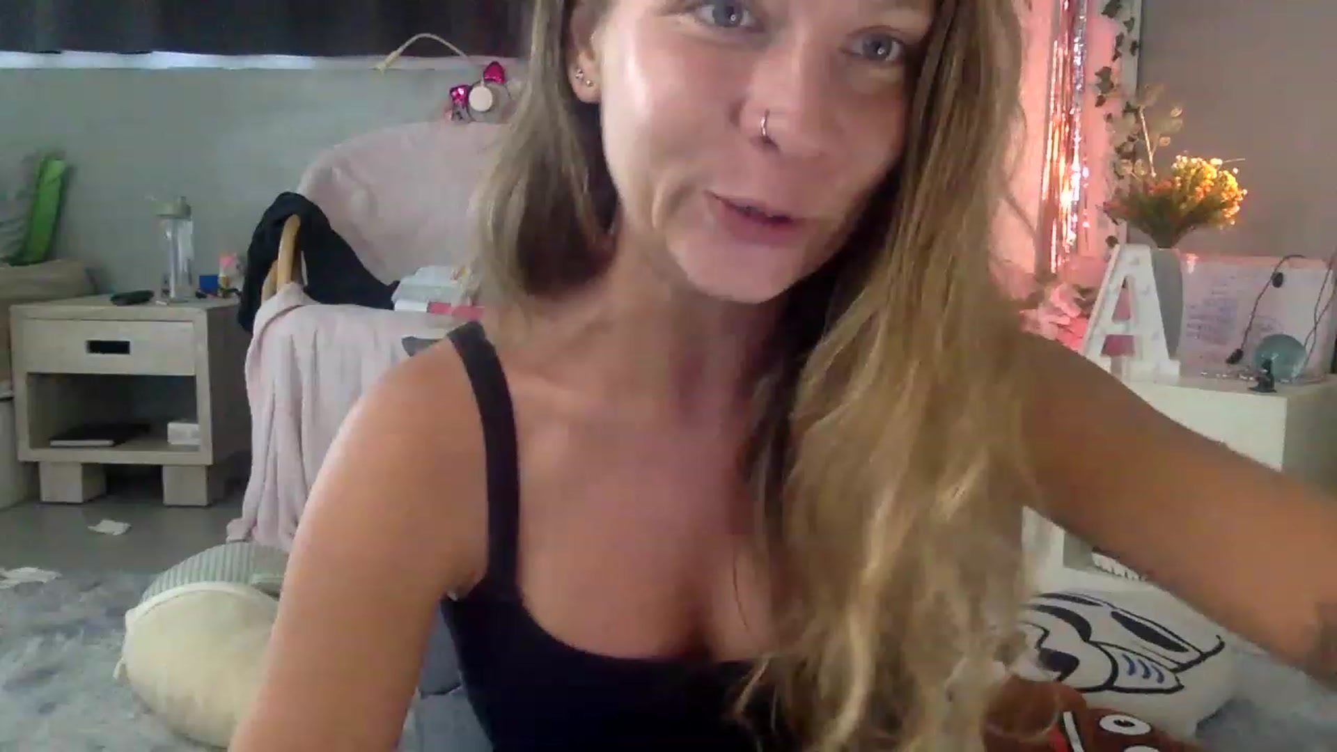 Gallery image thumbnail from Qi_ra's myfreecams stream on, 03/23/2023, 02:26 image 1 of 20