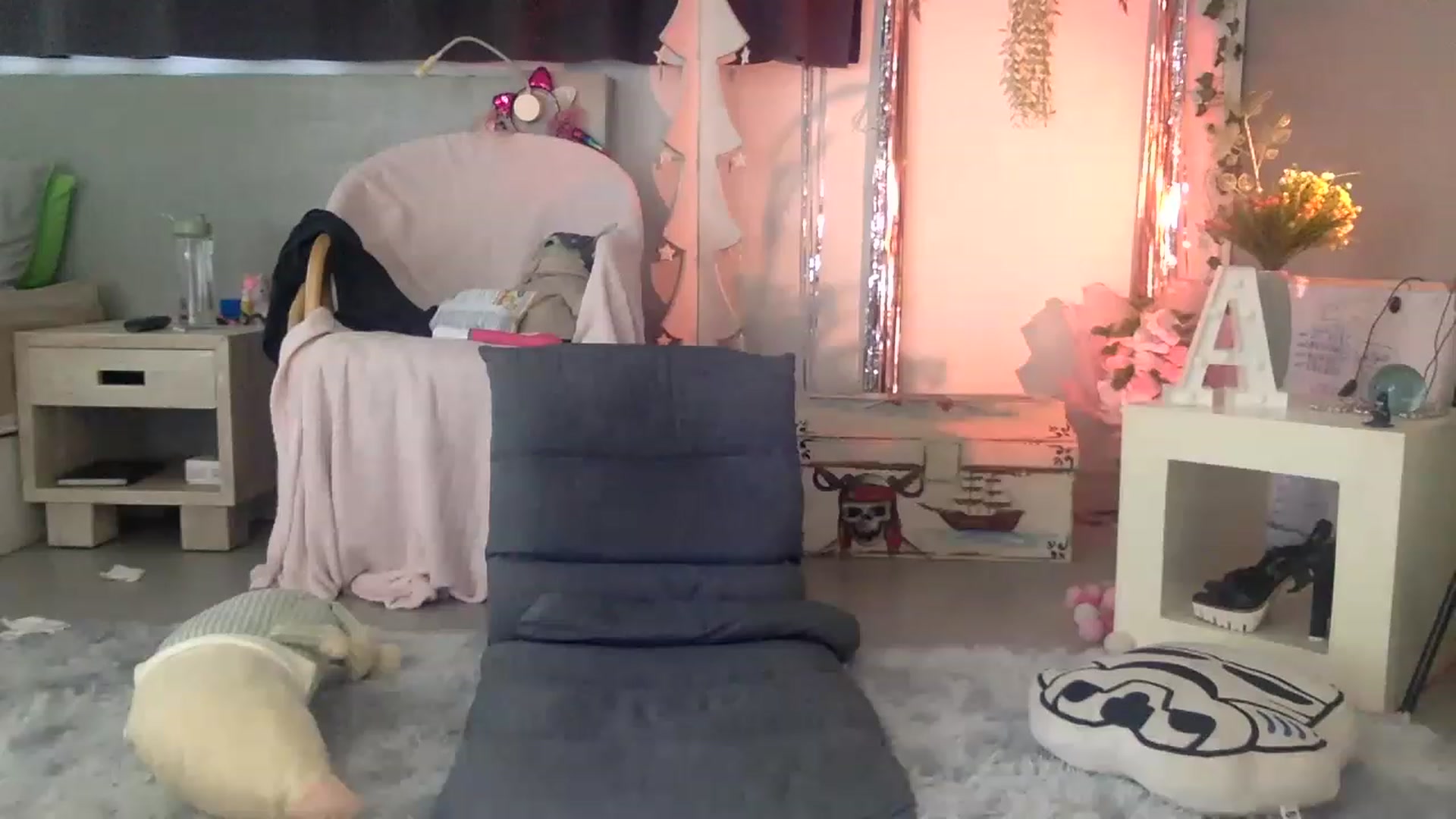 Gallery image thumbnail from Qi_ra's myfreecams stream on, 03/23/2023, 02:26 image 2 of 20