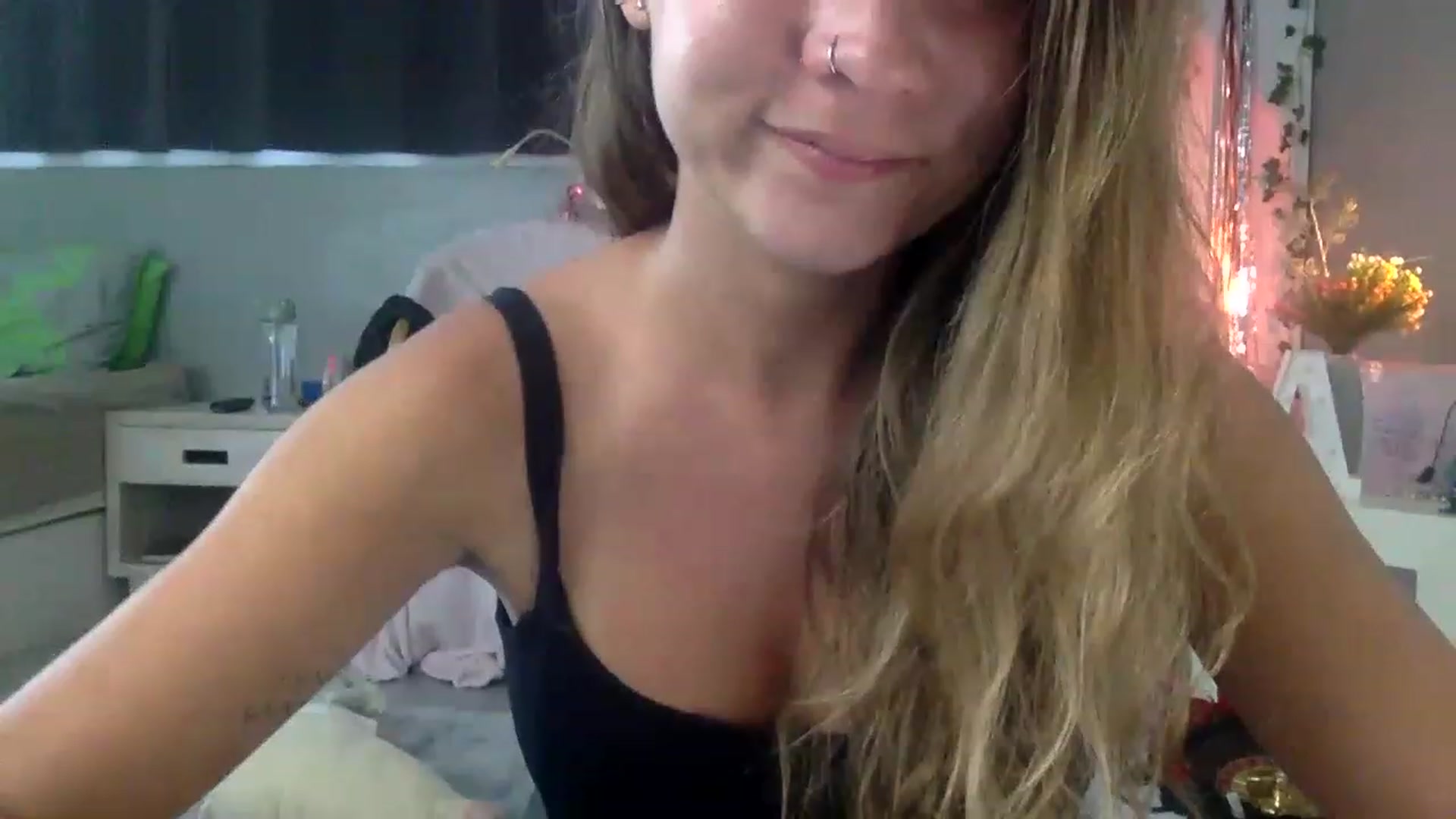 Gallery image thumbnail from Qi_ra's myfreecams stream on, 03/23/2023, 03:02 image 15 of 20