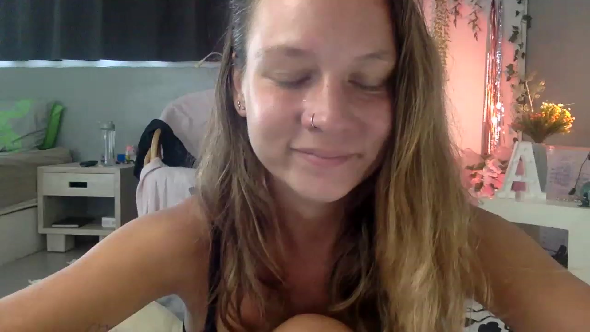 Gallery image thumbnail from Qi_ra's myfreecams stream on, 03/23/2023, 03:02 image 9 of 20