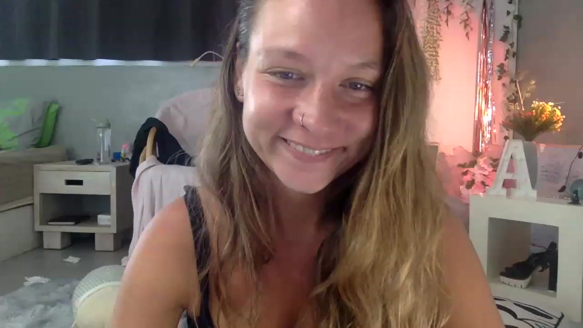 Gallery image thumbnail from Qi_ra's myfreecams stream on, 03/23/2023, 03:02 image 8 of 20