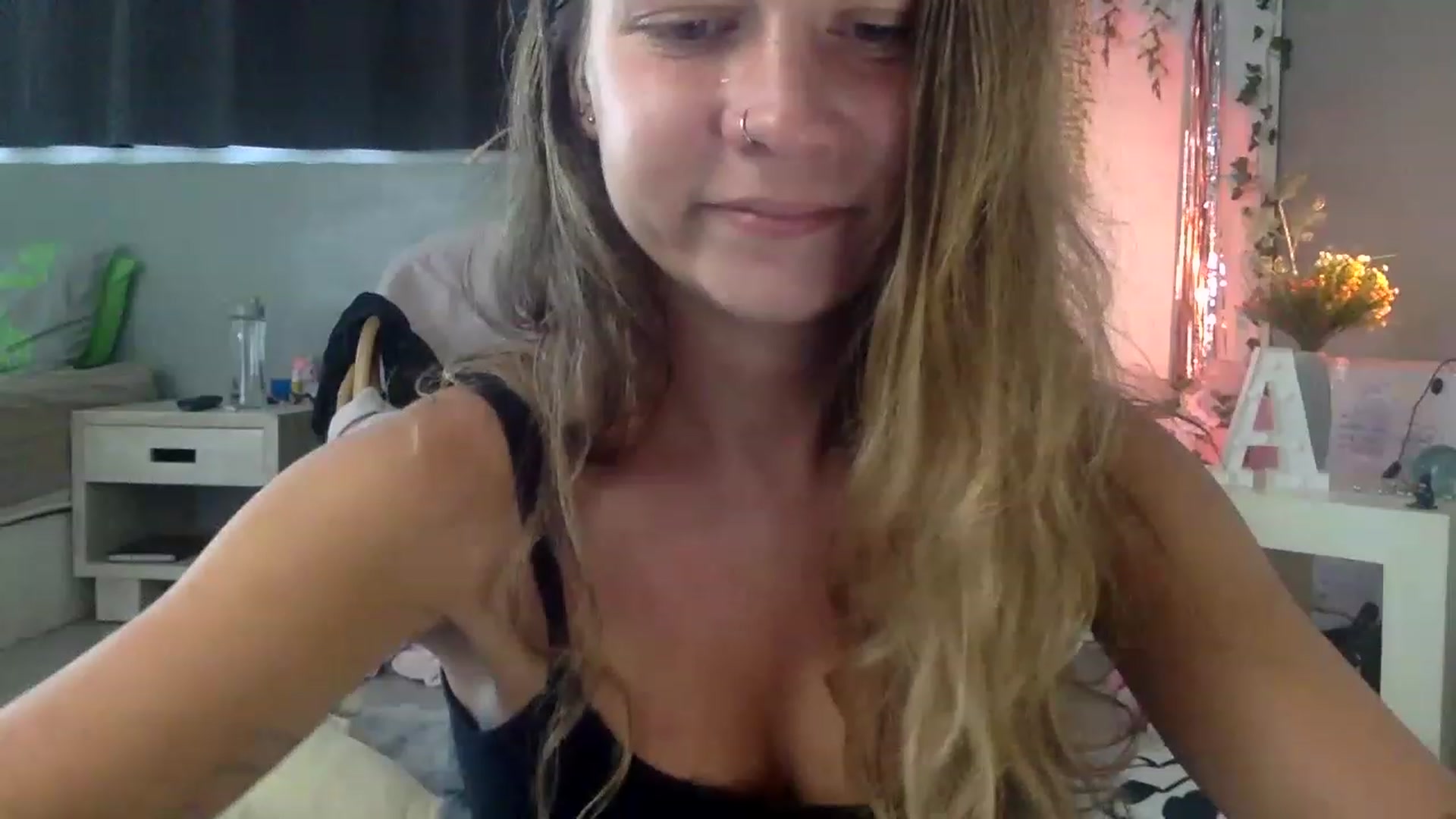 Gallery image thumbnail from Qi_ra's myfreecams stream on, 03/23/2023, 03:02 image 4 of 20