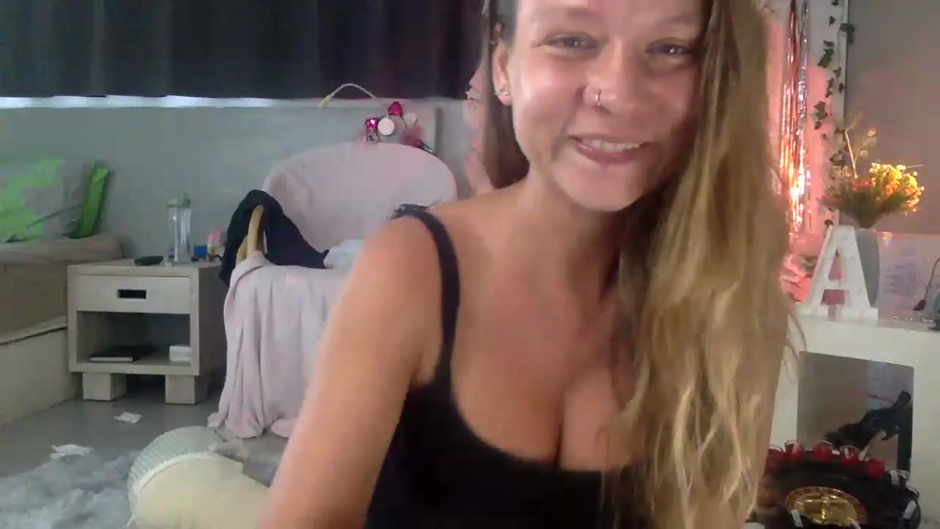 Gallery image thumbnail from Qi_ra's myfreecams stream on, 03/23/2023, 03:02 image 14 of 20