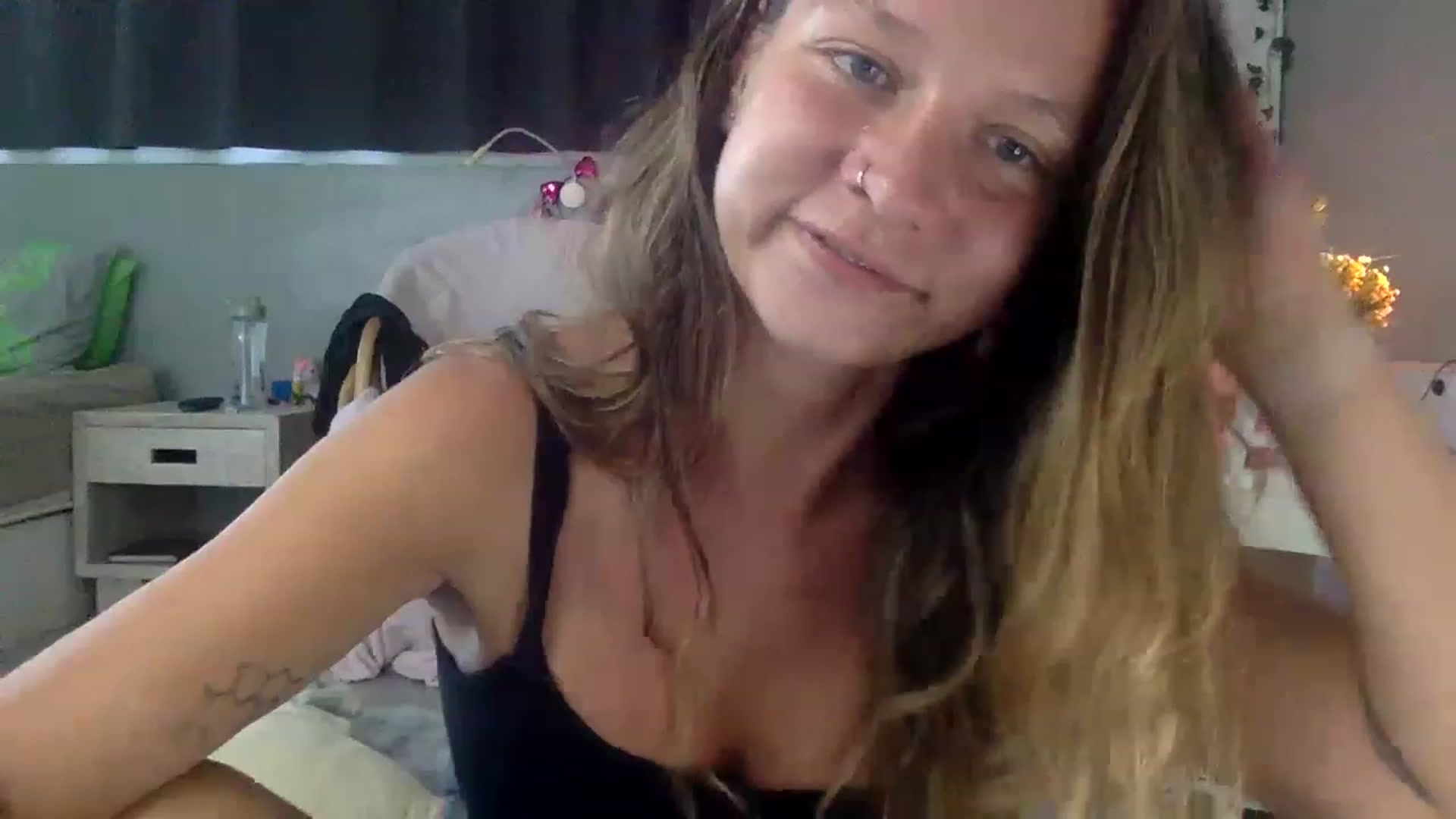 Gallery image thumbnail from Qi_ra's myfreecams stream on, 03/23/2023, 03:02 image 5 of 20