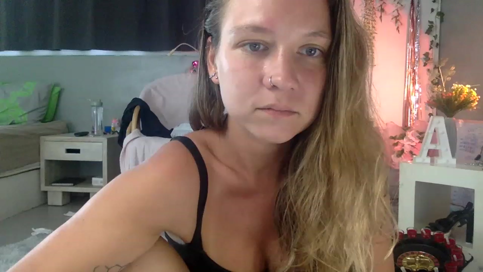 Gallery image thumbnail from Qi_ra's myfreecams stream on, 03/23/2023, 03:02 image 20 of 20