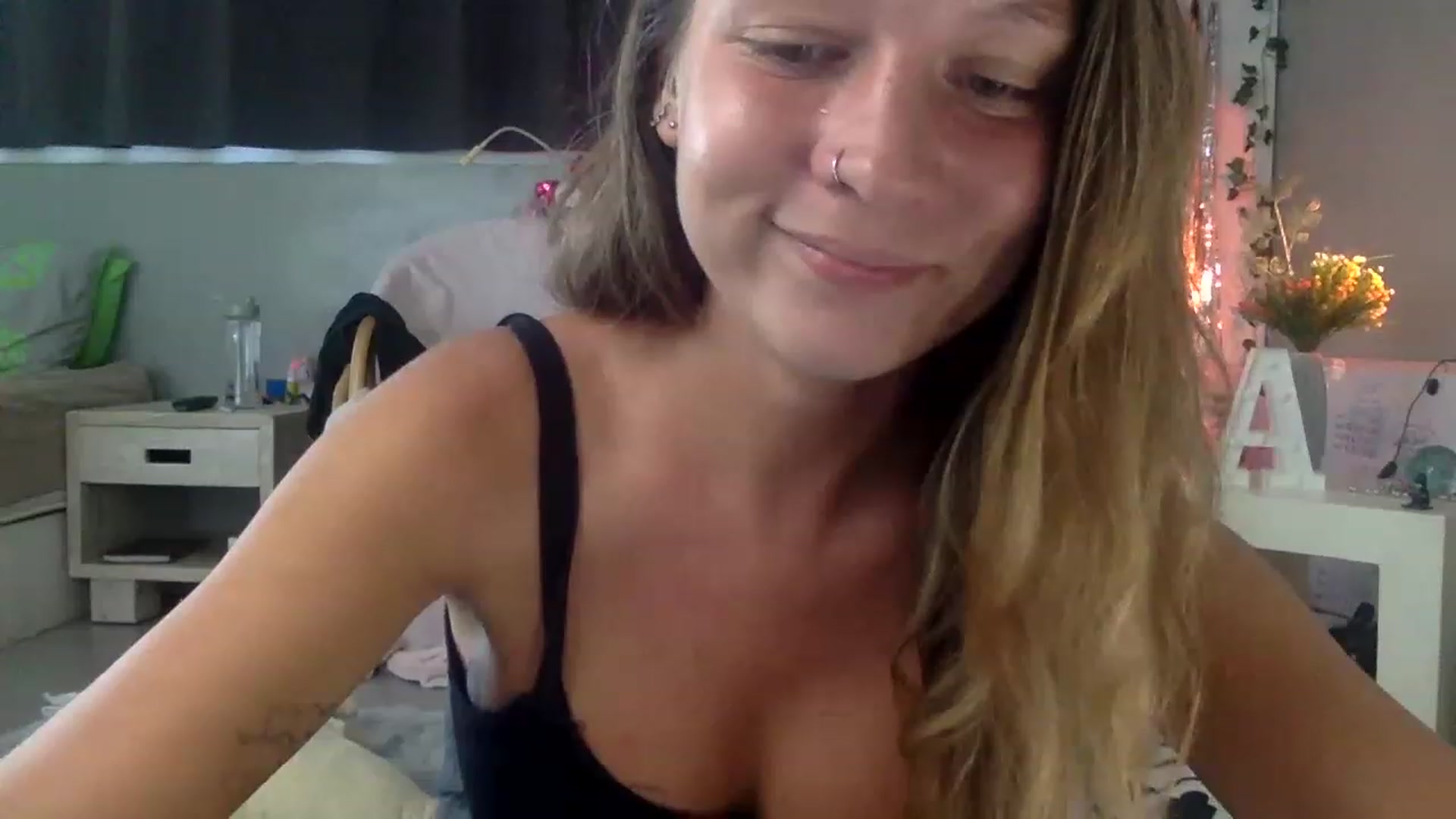 Gallery image thumbnail from Qi_ra's myfreecams stream on, 03/23/2023, 03:02 image 2 of 20