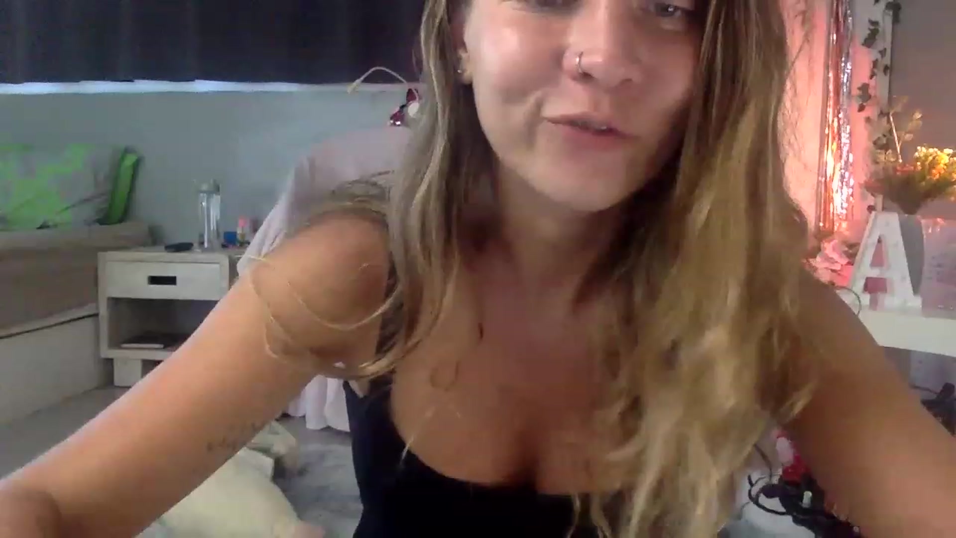 Gallery image thumbnail from Qi_ra's myfreecams stream on, 03/23/2023, 05:52 image 3 of 20