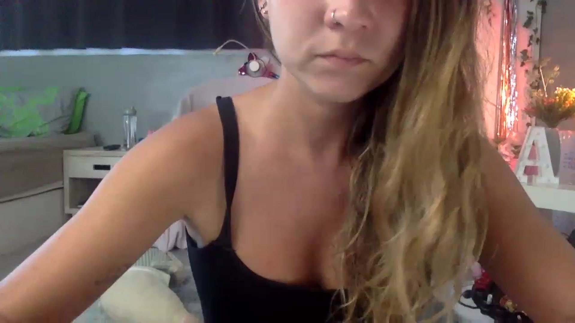 Gallery image thumbnail from Qi_ra's myfreecams stream on, 03/23/2023, 05:52 image 5 of 20