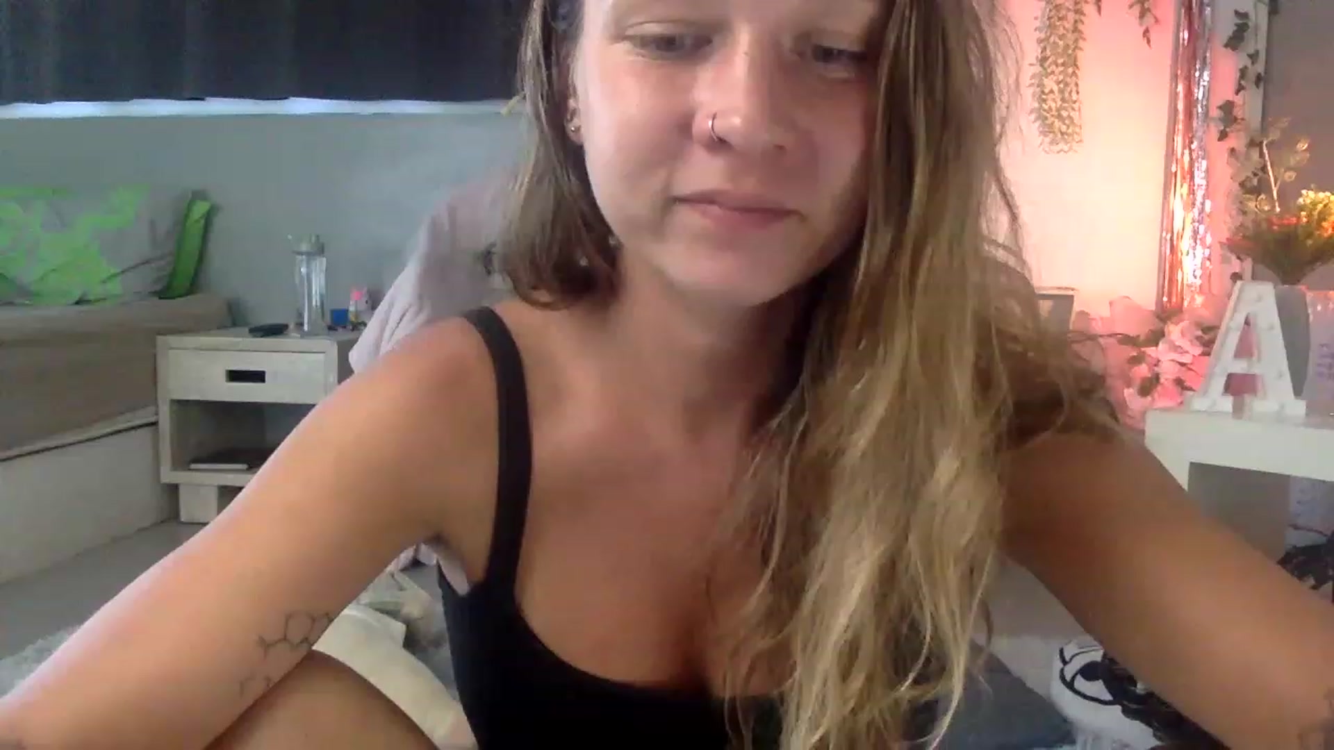 Gallery image thumbnail from Qi_ra's myfreecams stream on, 03/23/2023, 05:52 image 14 of 20