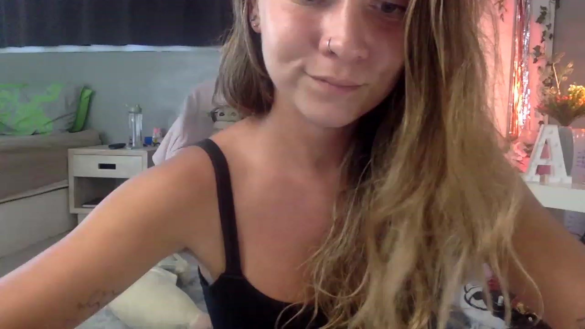 Gallery image thumbnail from Qi_ra's myfreecams stream on, 03/23/2023, 05:52 image 12 of 20