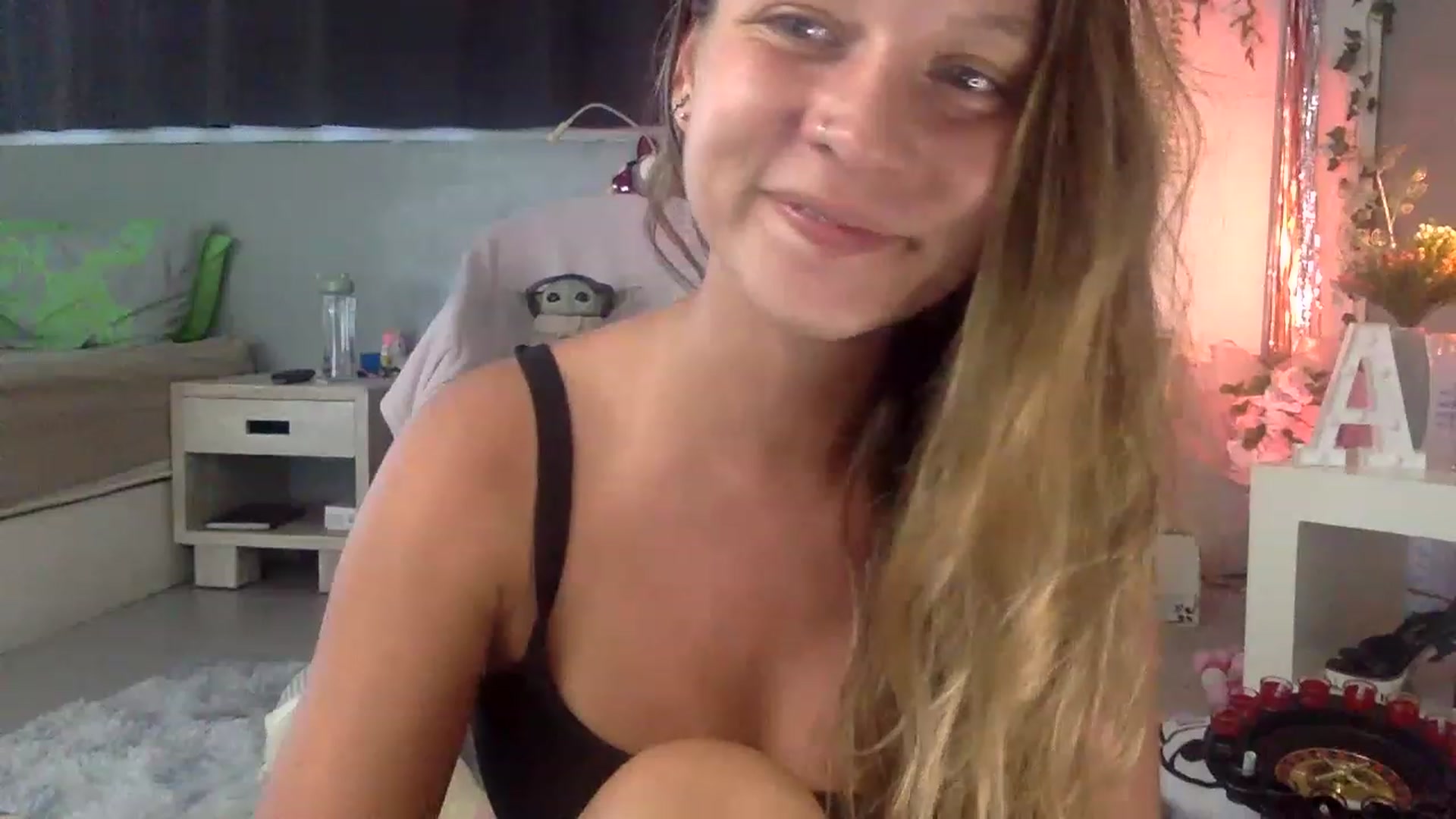 Gallery image thumbnail from Qi_ra's myfreecams stream on, 03/23/2023, 05:52 image 6 of 20