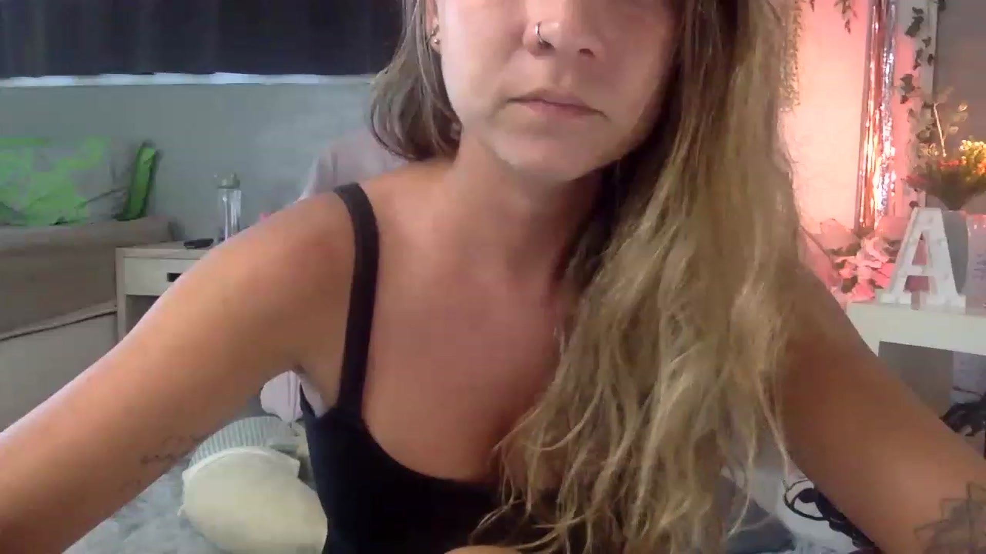 Gallery image thumbnail from Qi_ra's myfreecams stream on, 03/23/2023, 05:52 image 9 of 20
