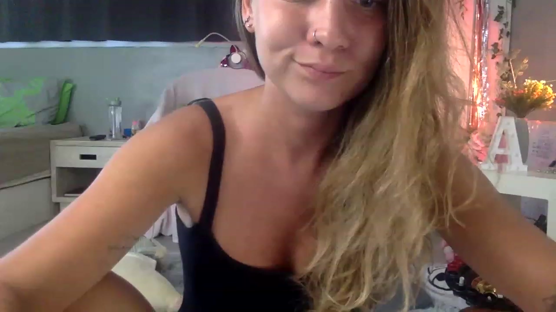 Gallery image thumbnail from Qi_ra's myfreecams stream on, 03/23/2023, 05:52 image 19 of 20