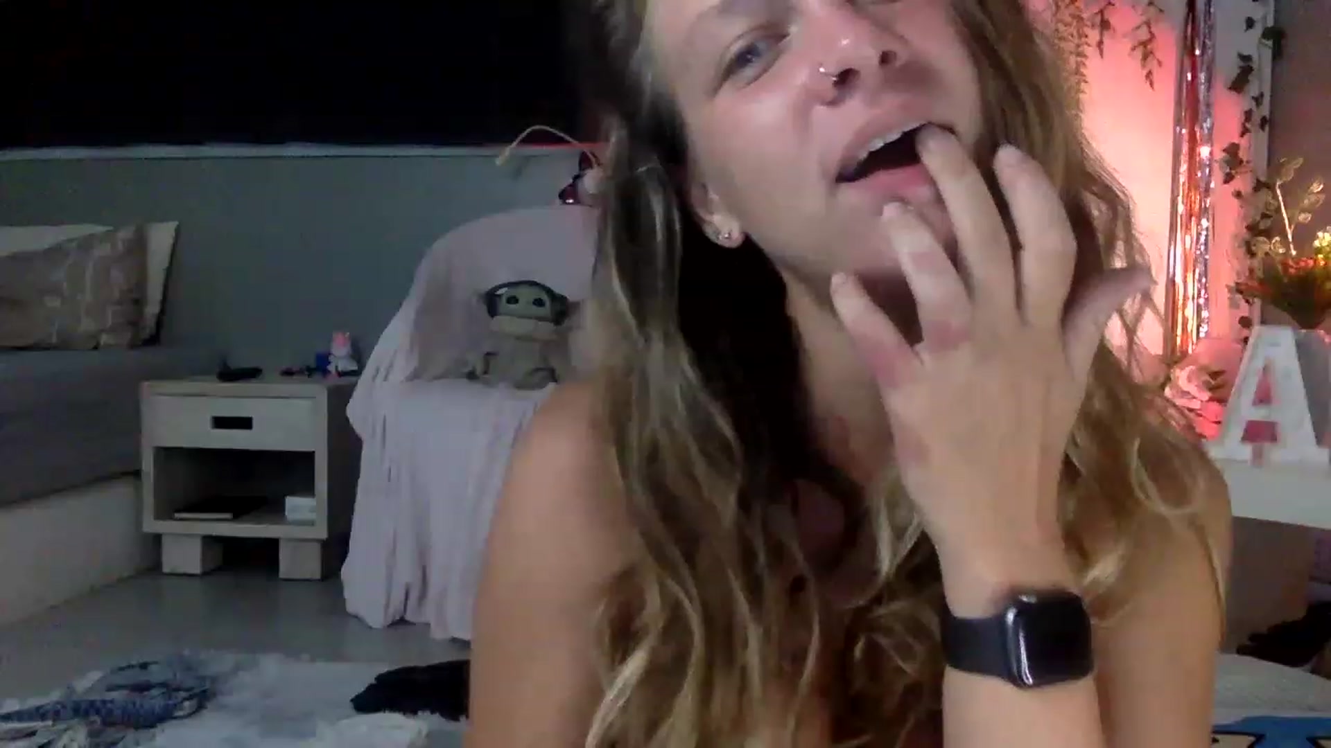 Gallery image thumbnail from Qi_ra's myfreecams stream on, 03/26/2023, 10:20 image 19 of 20