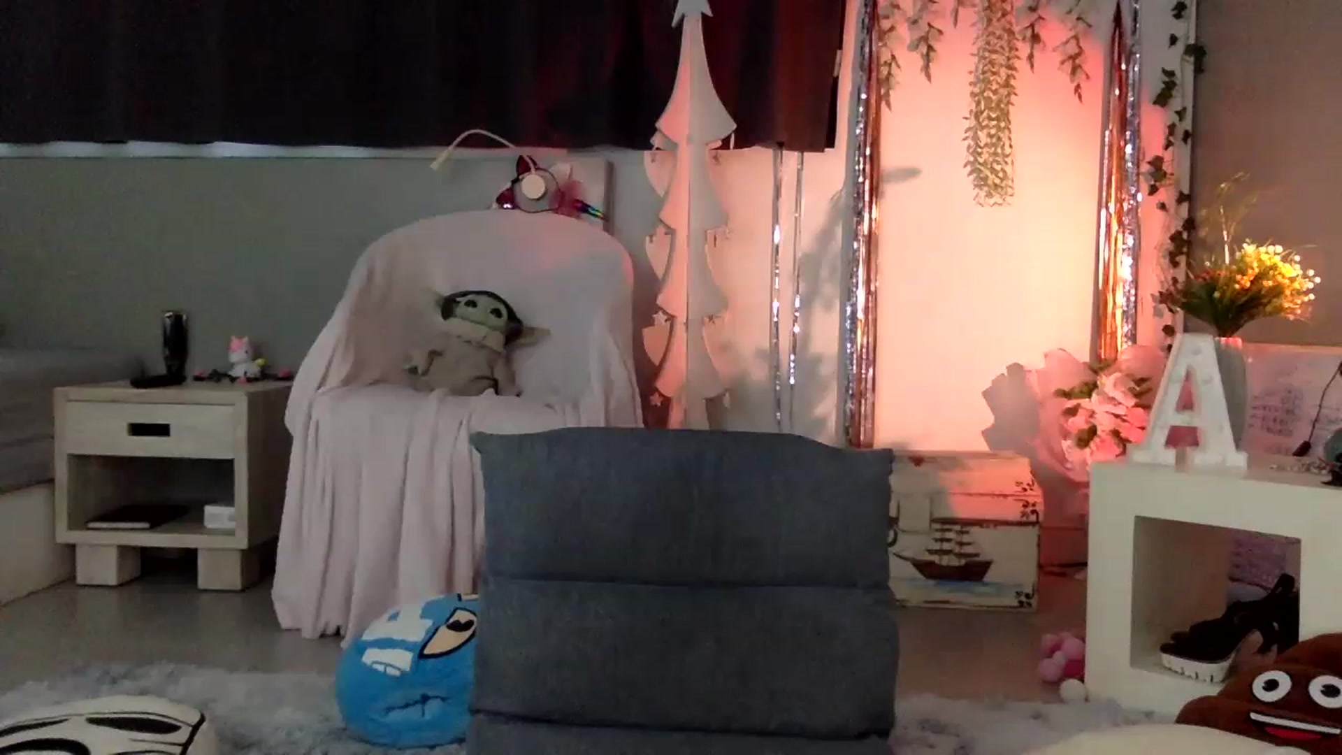 Gallery image thumbnail from Qi_ra's myfreecams stream on, 04/01/2023, 08:47 image 18 of 20