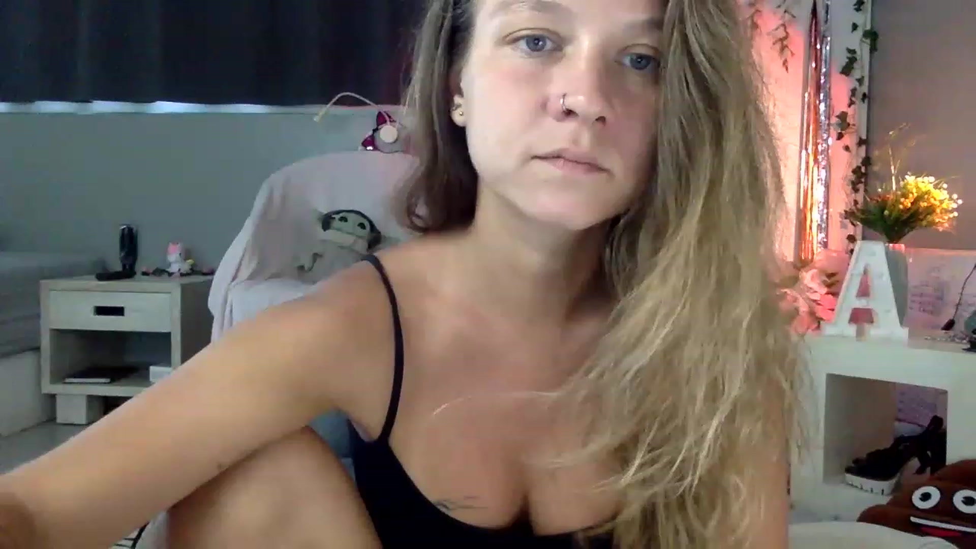 Gallery image thumbnail from Qi_ra's myfreecams stream on, 04/01/2023, 08:47 image 3 of 20