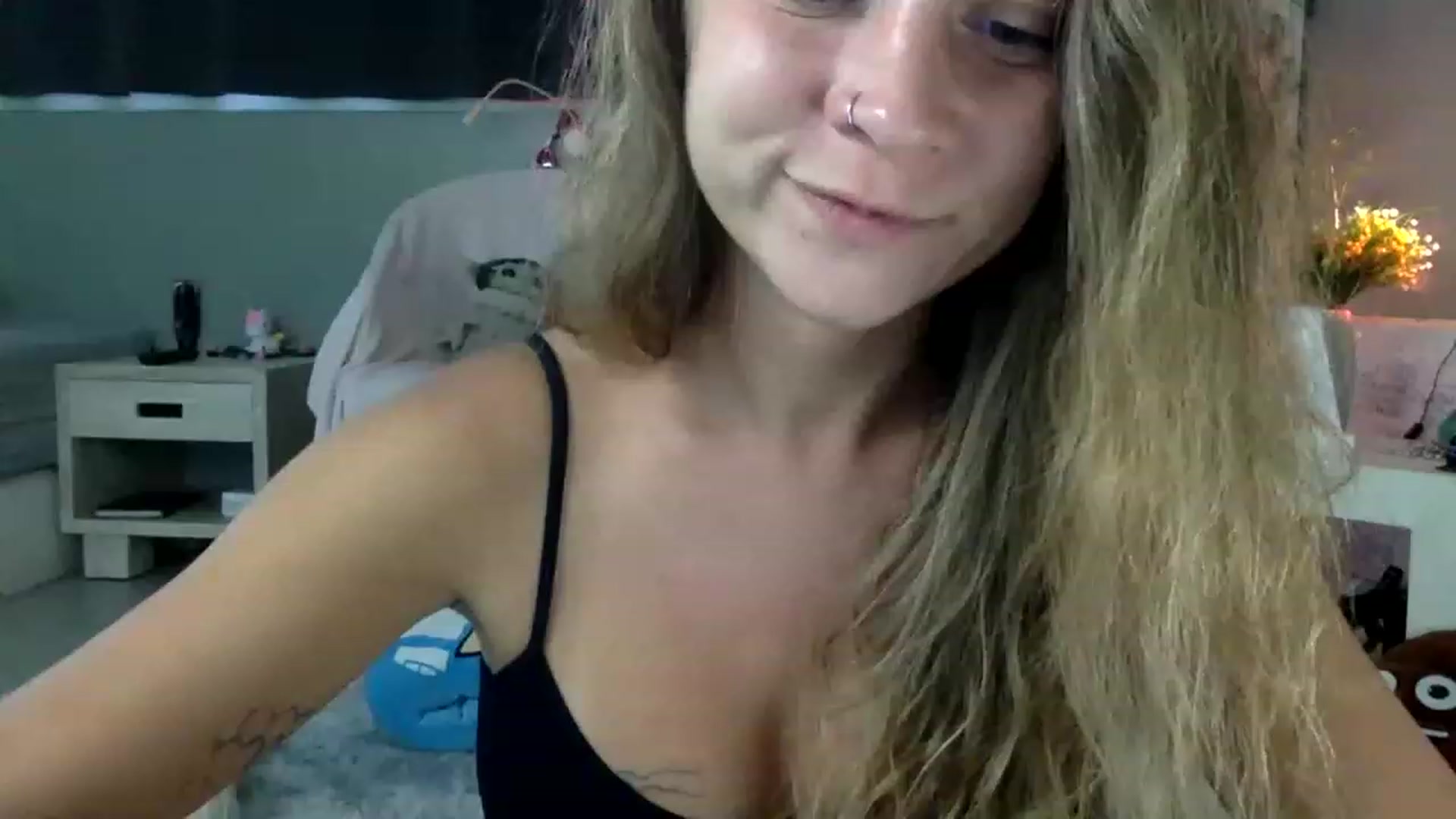 Gallery image thumbnail from Qi_ra's myfreecams stream on, 04/01/2023, 08:47 image 15 of 20