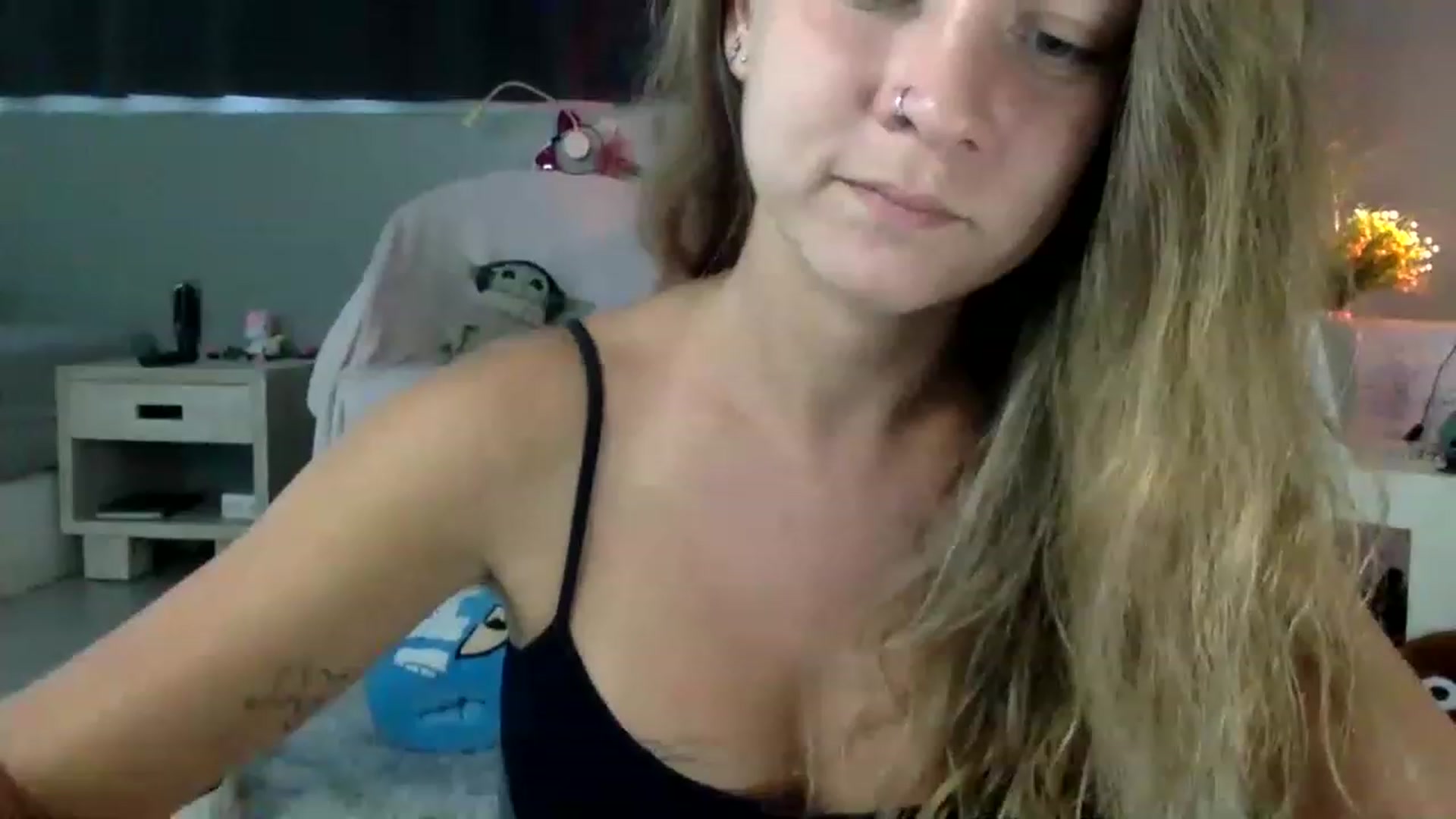 Gallery image thumbnail from Qi_ra's myfreecams stream on, 04/01/2023, 08:47 image 14 of 20