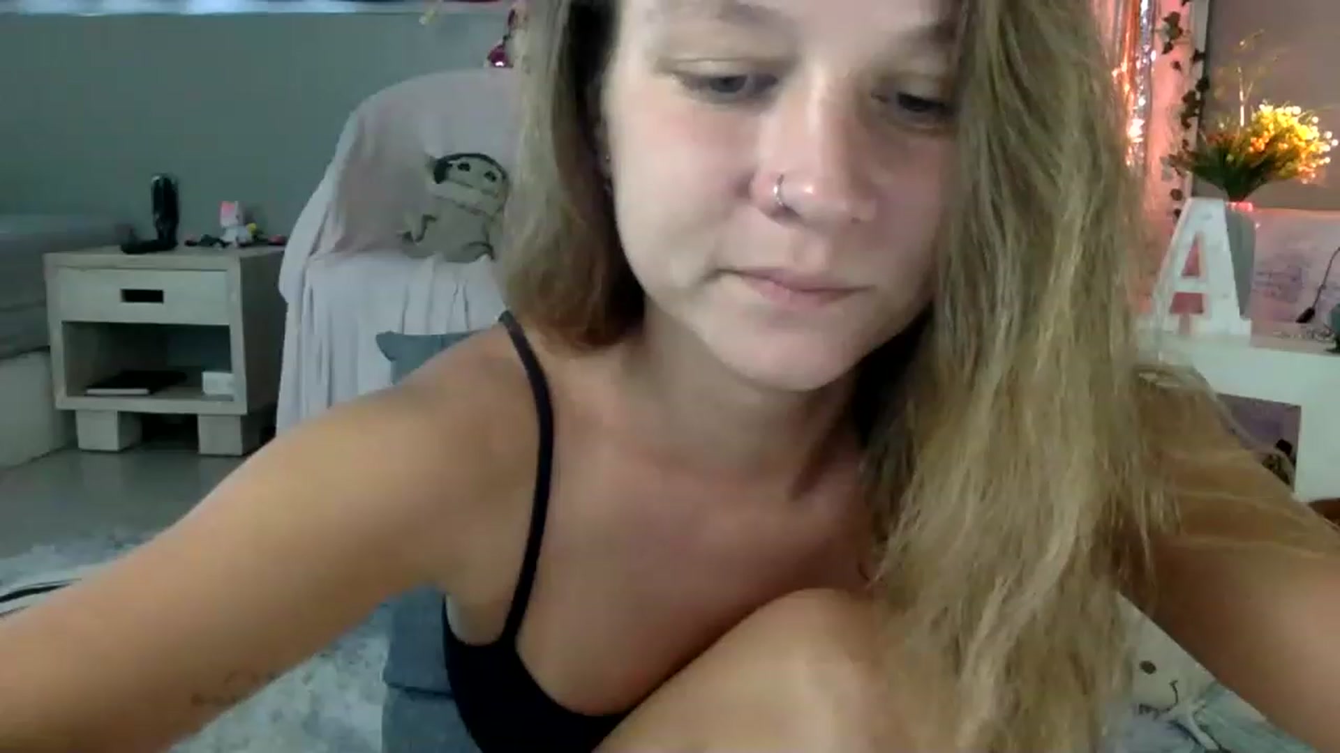 Gallery image thumbnail from Qi_ra's myfreecams stream on, 04/01/2023, 08:47 image 11 of 20