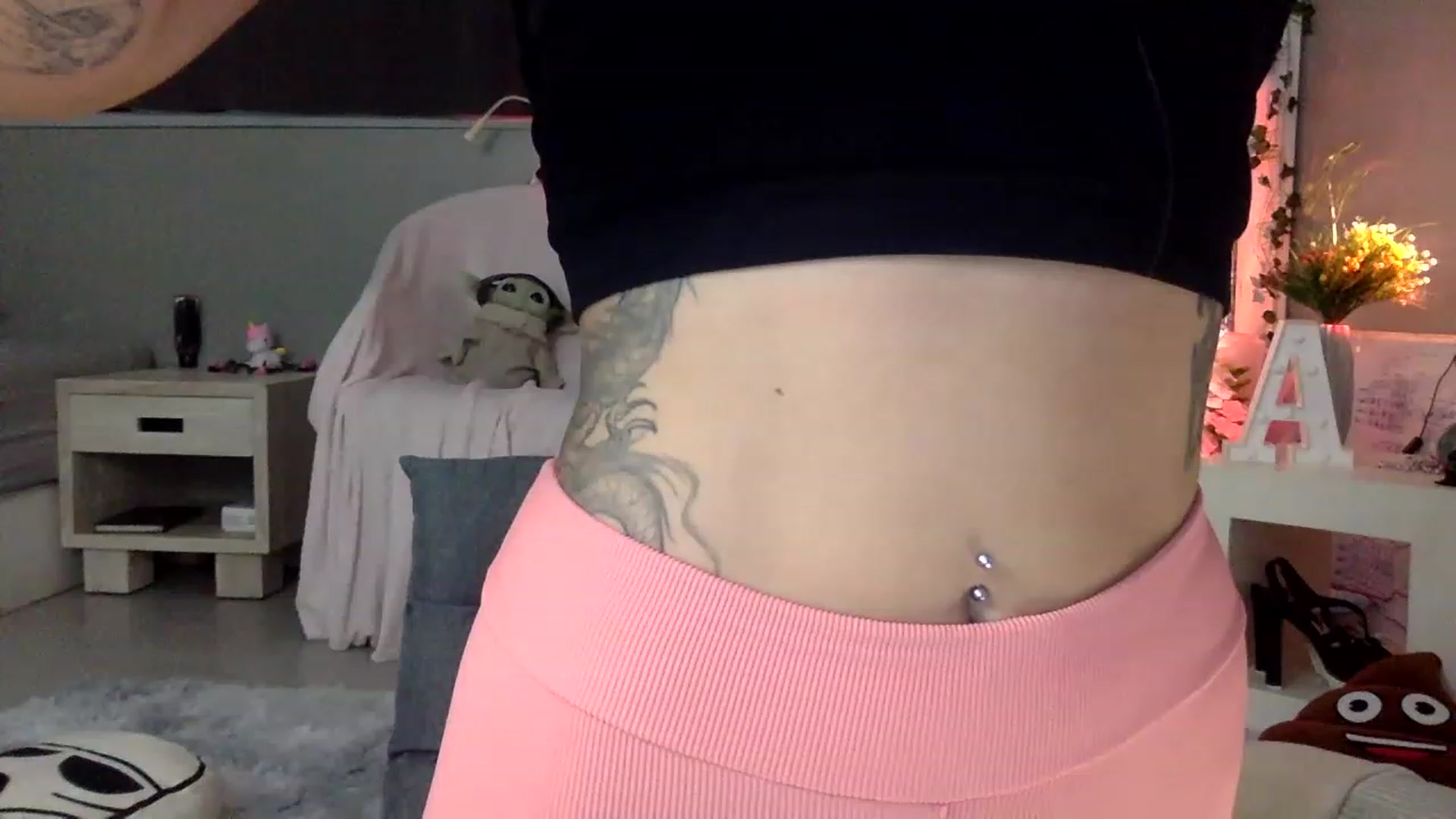 Gallery image thumbnail from Qi_ra's myfreecams stream on, 04/01/2023, 10:19 image 7 of 20