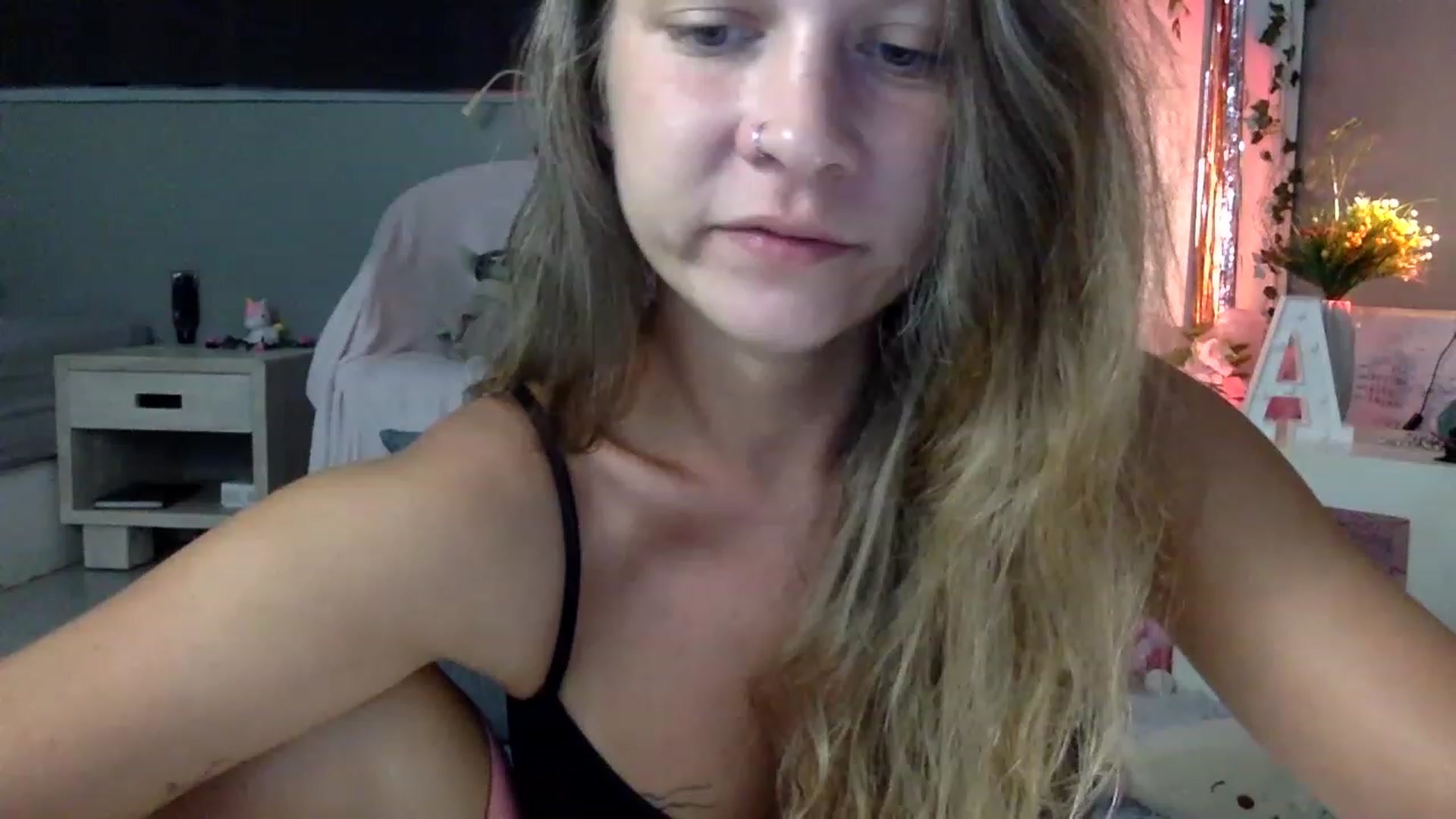 Gallery image thumbnail from Qi_ra's myfreecams stream on, 04/01/2023, 10:19 image 16 of 20