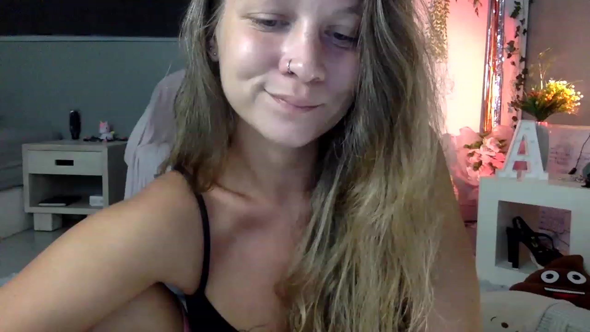 Gallery image thumbnail from Qi_ra's myfreecams stream on, 04/01/2023, 10:19 image 17 of 20